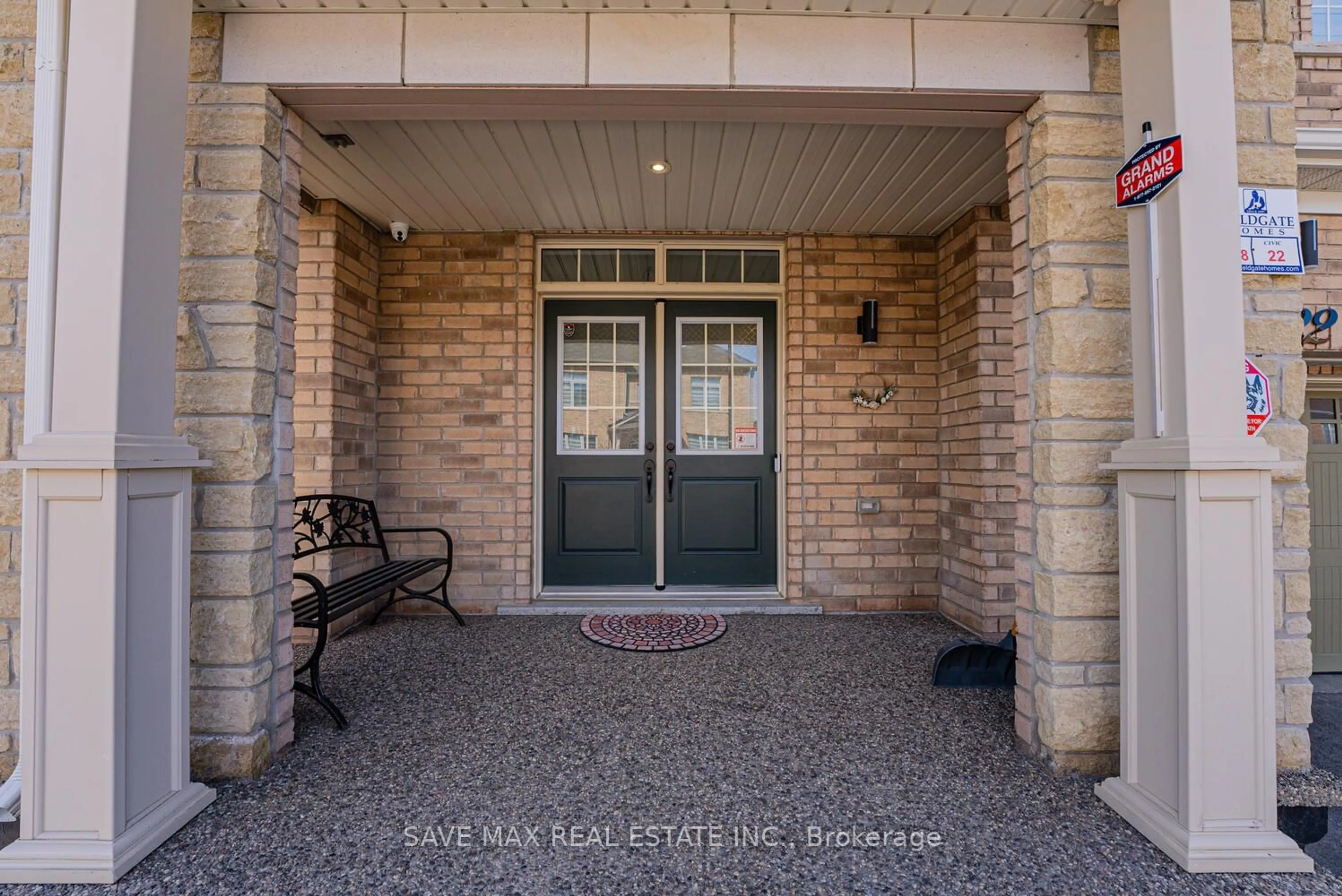 Indoor entryway for 22 Fruitvale Circ, Brampton Ontario L7A 5B8