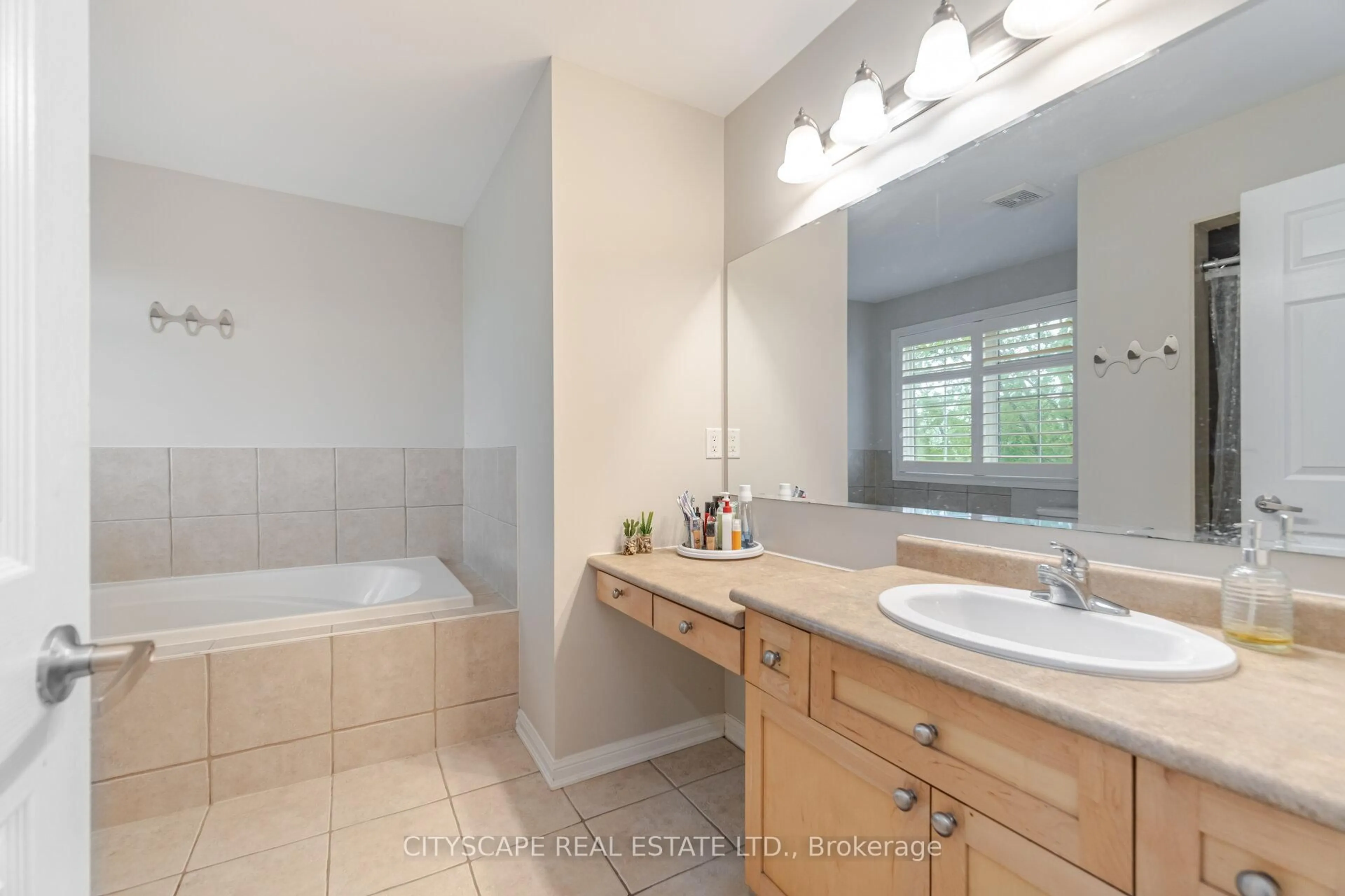 Standard bathroom, ceramic/tile floor for 170 Fennamore Terr, Milton Ontario L9T 0Y3