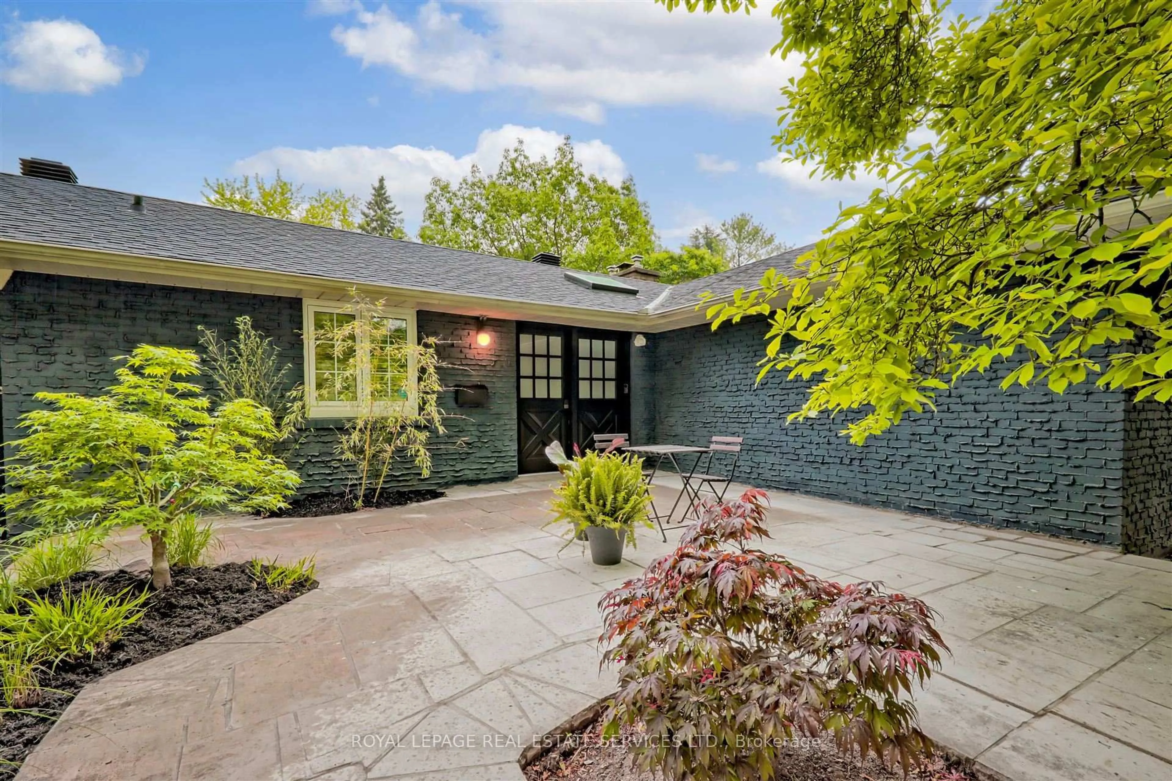 Home with brick exterior material, street for 169 Morrison Rd, Oakville Ontario L6J 4J3