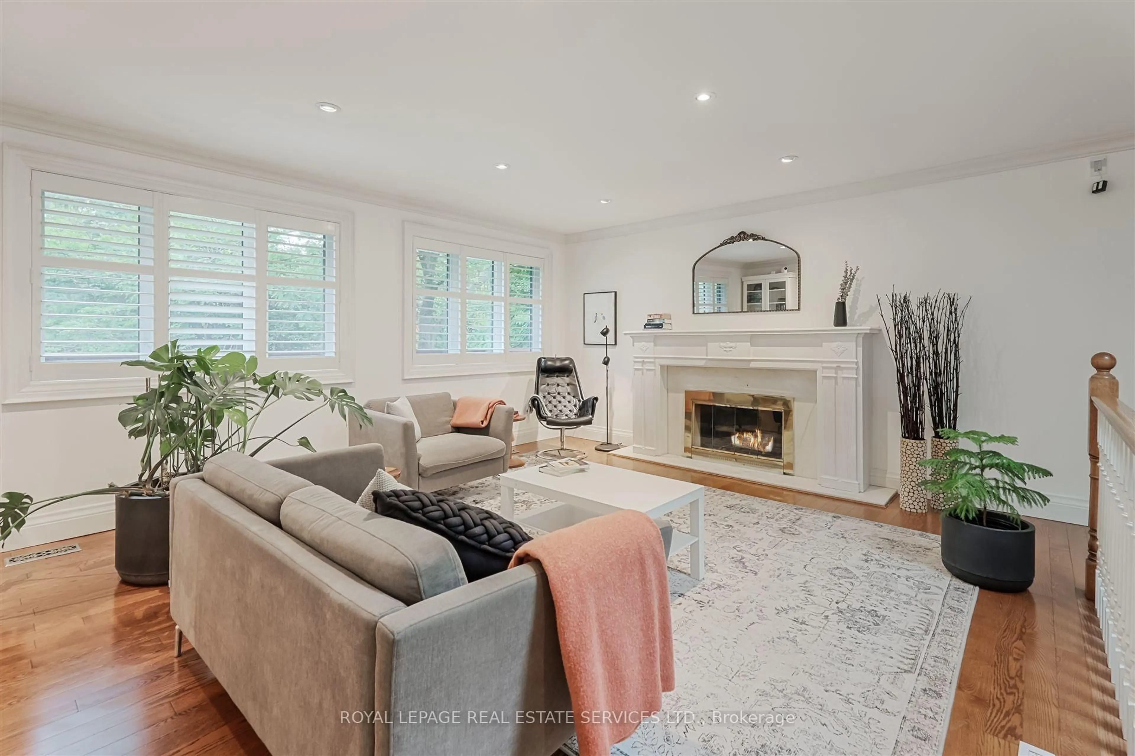 Living room with furniture, unknown for 169 Morrison Rd, Oakville Ontario L6J 4J3
