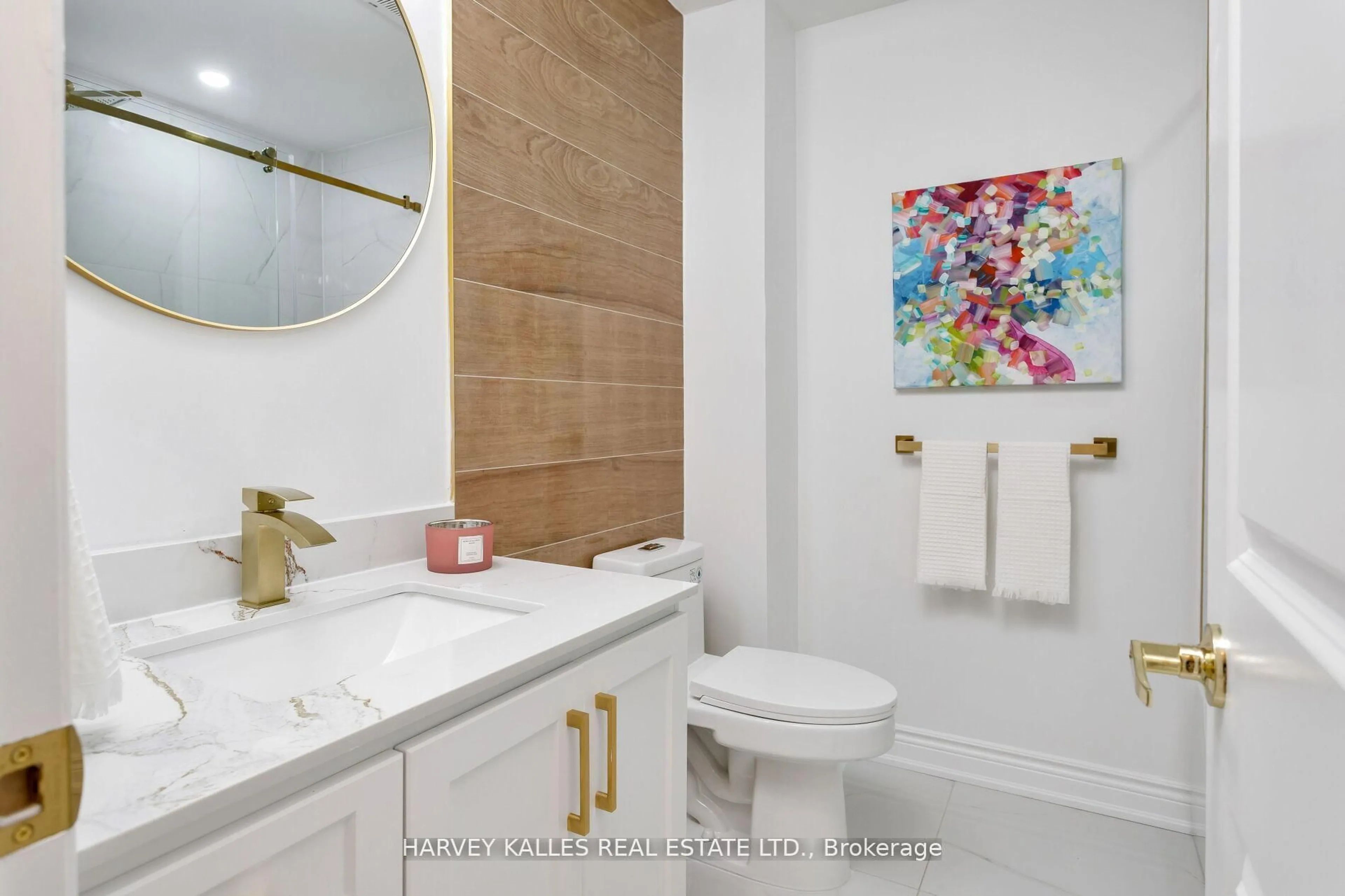 Contemporary bathroom, ceramic/tile floor for 4322 Shelby Cres, Mississauga Ontario L4W 3T3