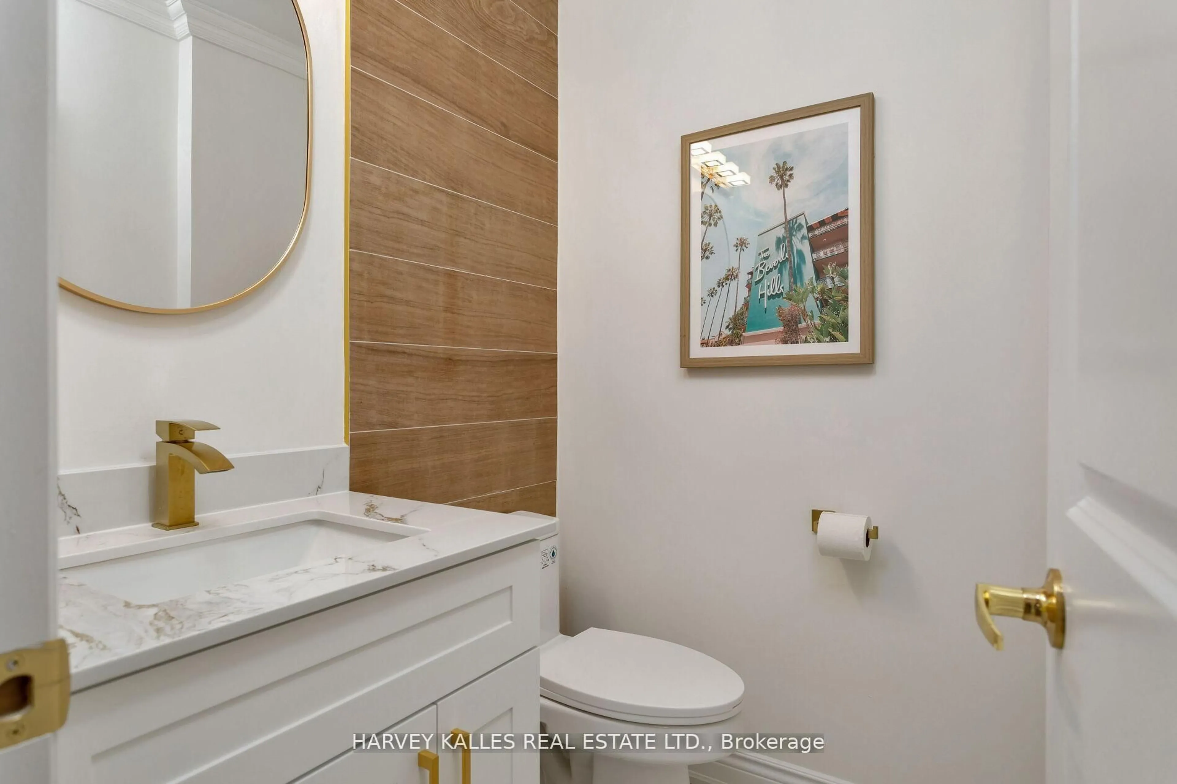 Standard bathroom, ceramic/tile floor for 4322 Shelby Cres, Mississauga Ontario L4W 3T3