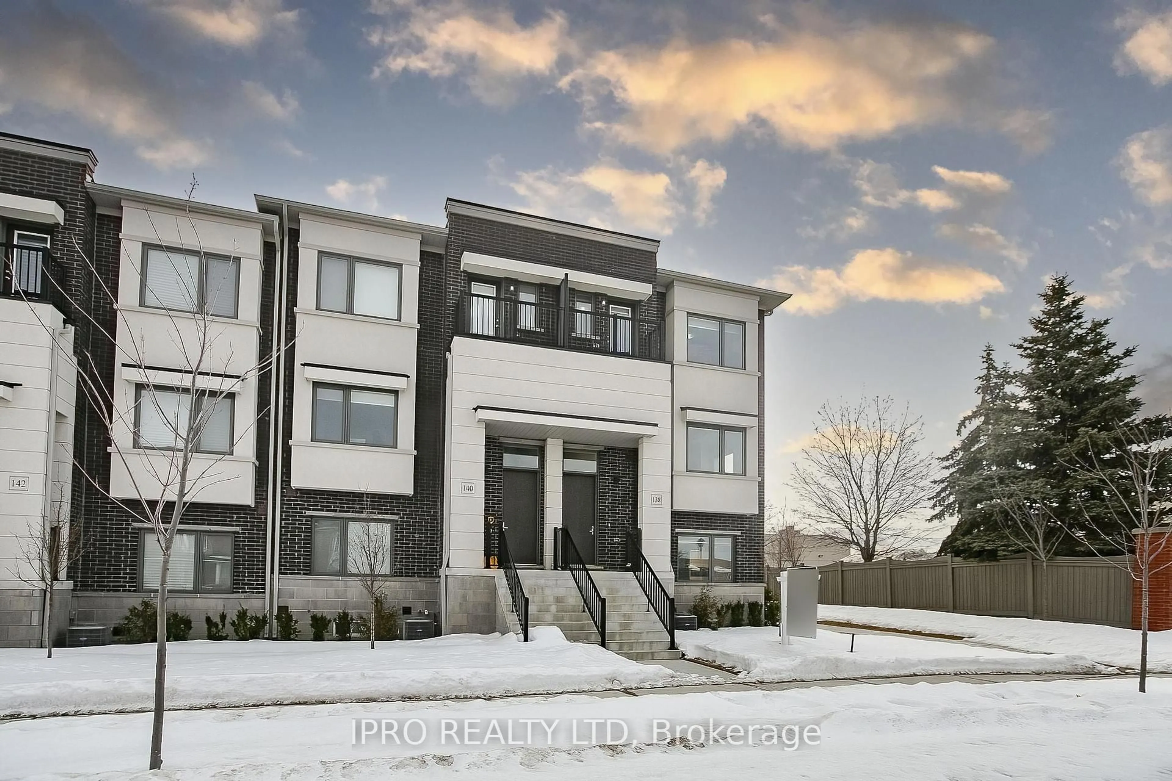 A pic from outside/outdoor area/front of a property/back of a property/a pic from drone, building for 138 Landsbridge St, Caledon Ontario L7E 2E1