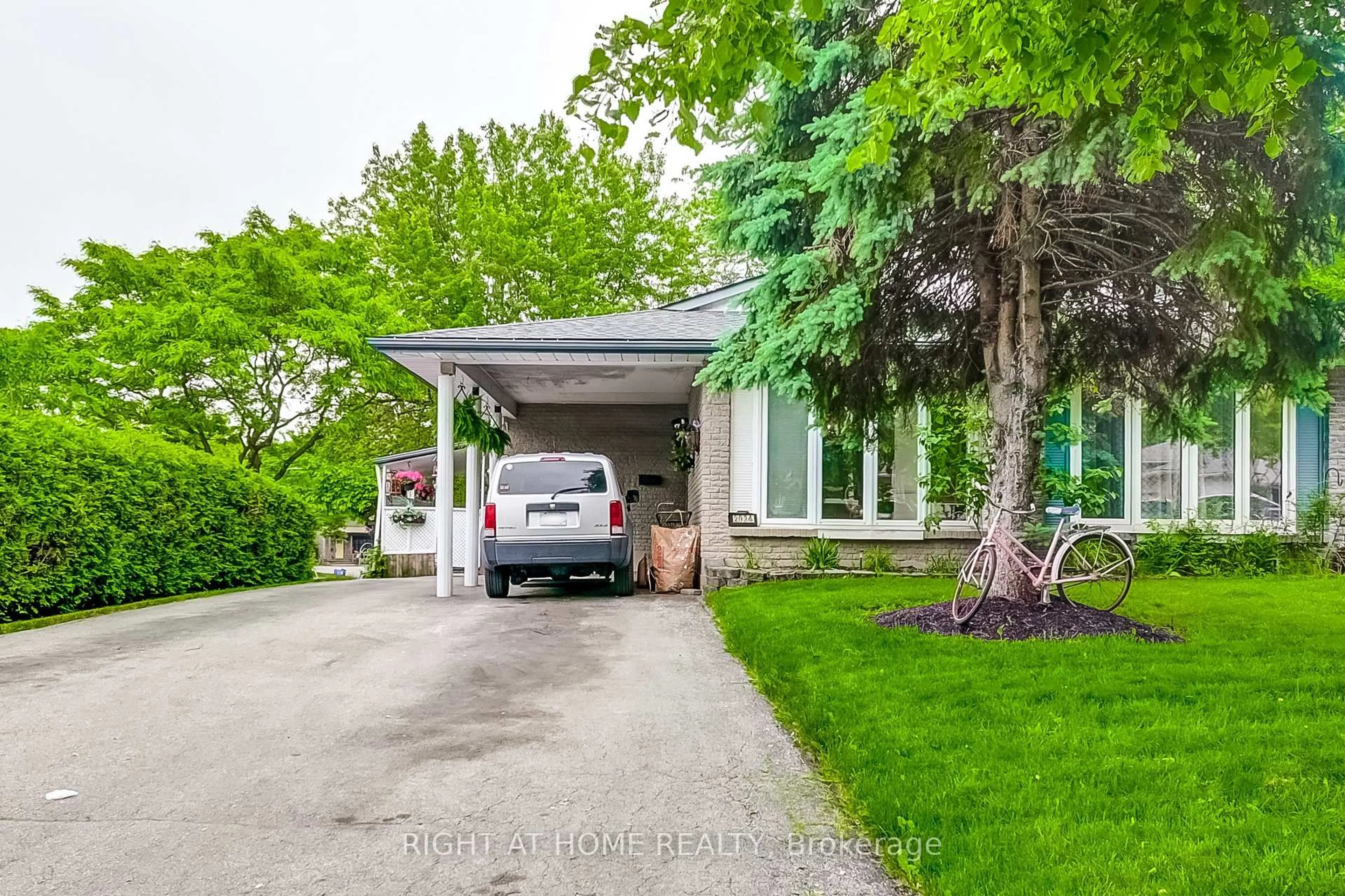 Unknown for 2034 Canning Crt, Burlington Ontario L7P 3S5