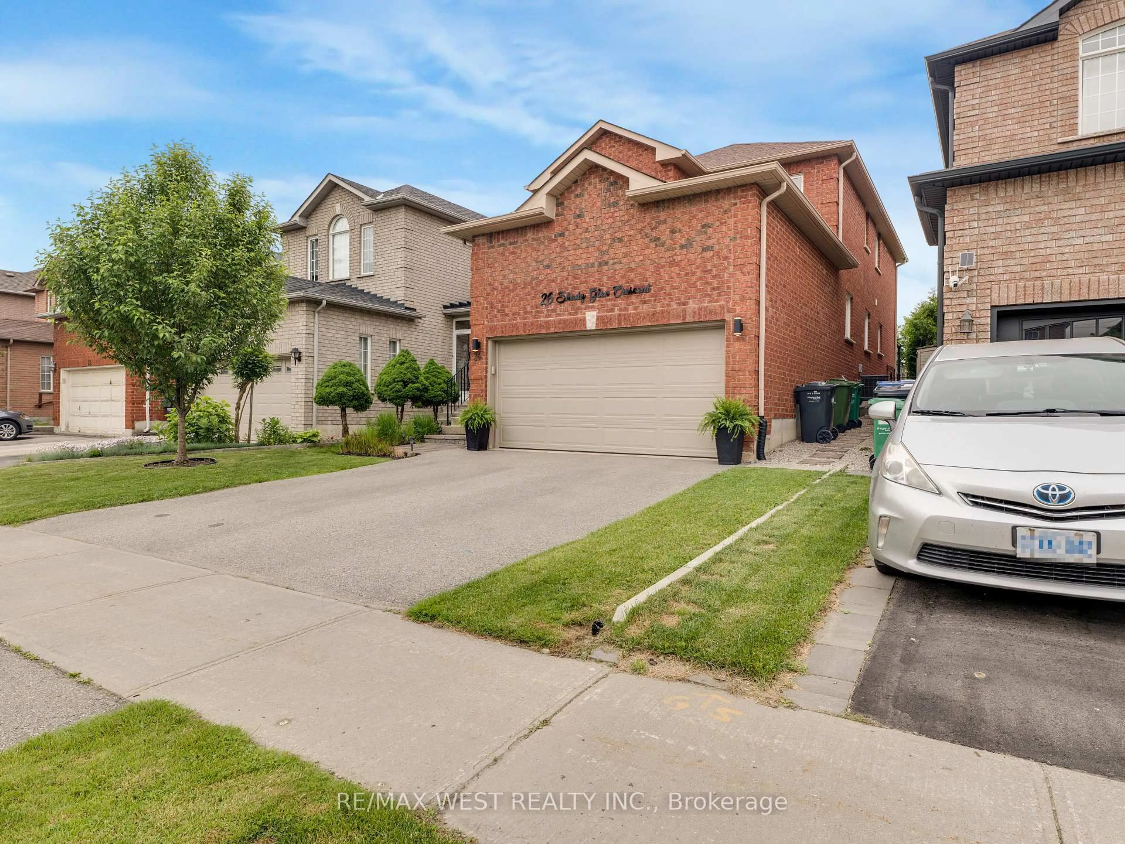 A pic from outside/outdoor area/front of a property/back of a property/a pic from drone, street for 26 Shady Glen Cres, Caledon Ontario L7E 2K4