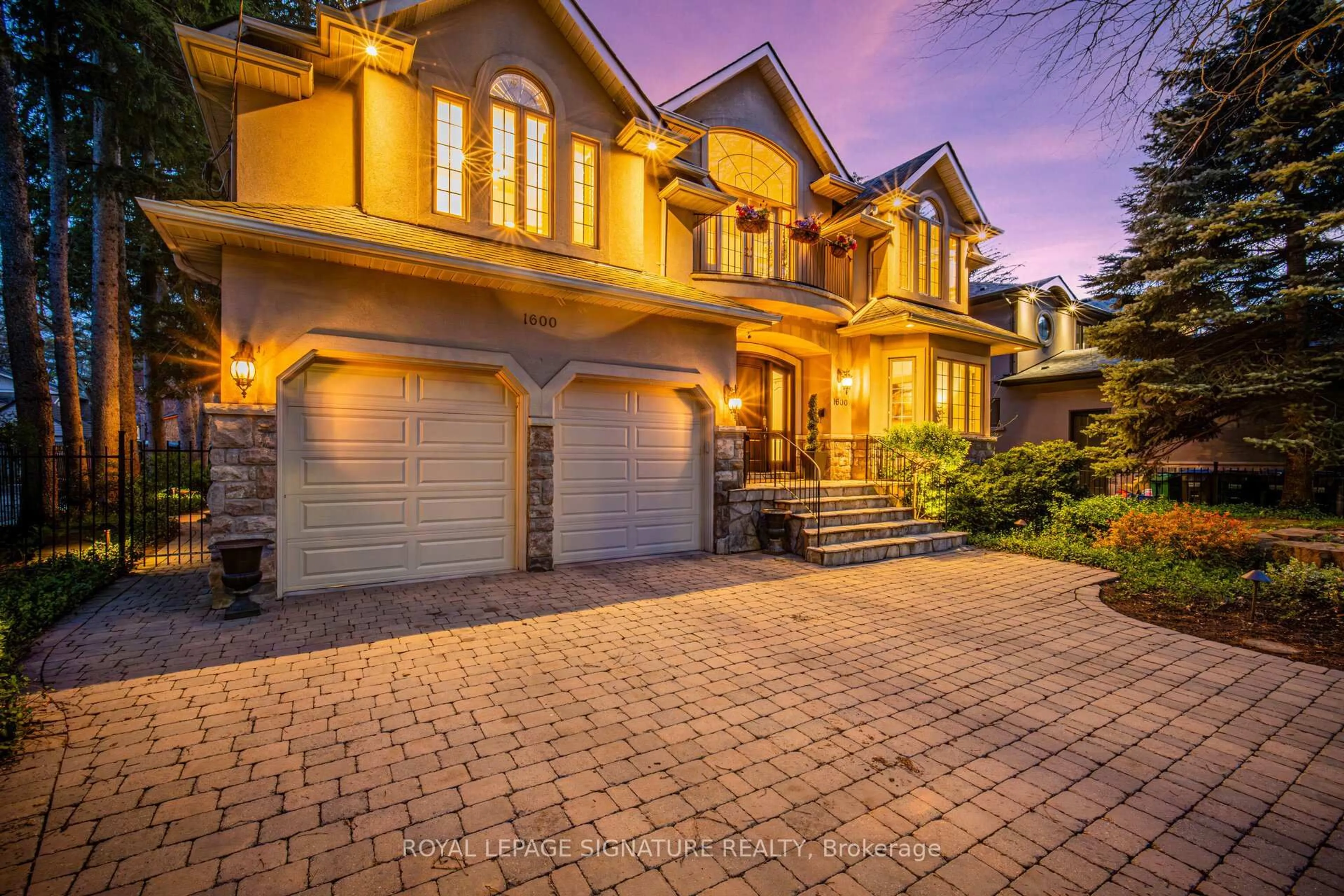 Home with brick exterior material, street for 1600 Kenmuir Ave, Mississauga Ontario L5G 4B5