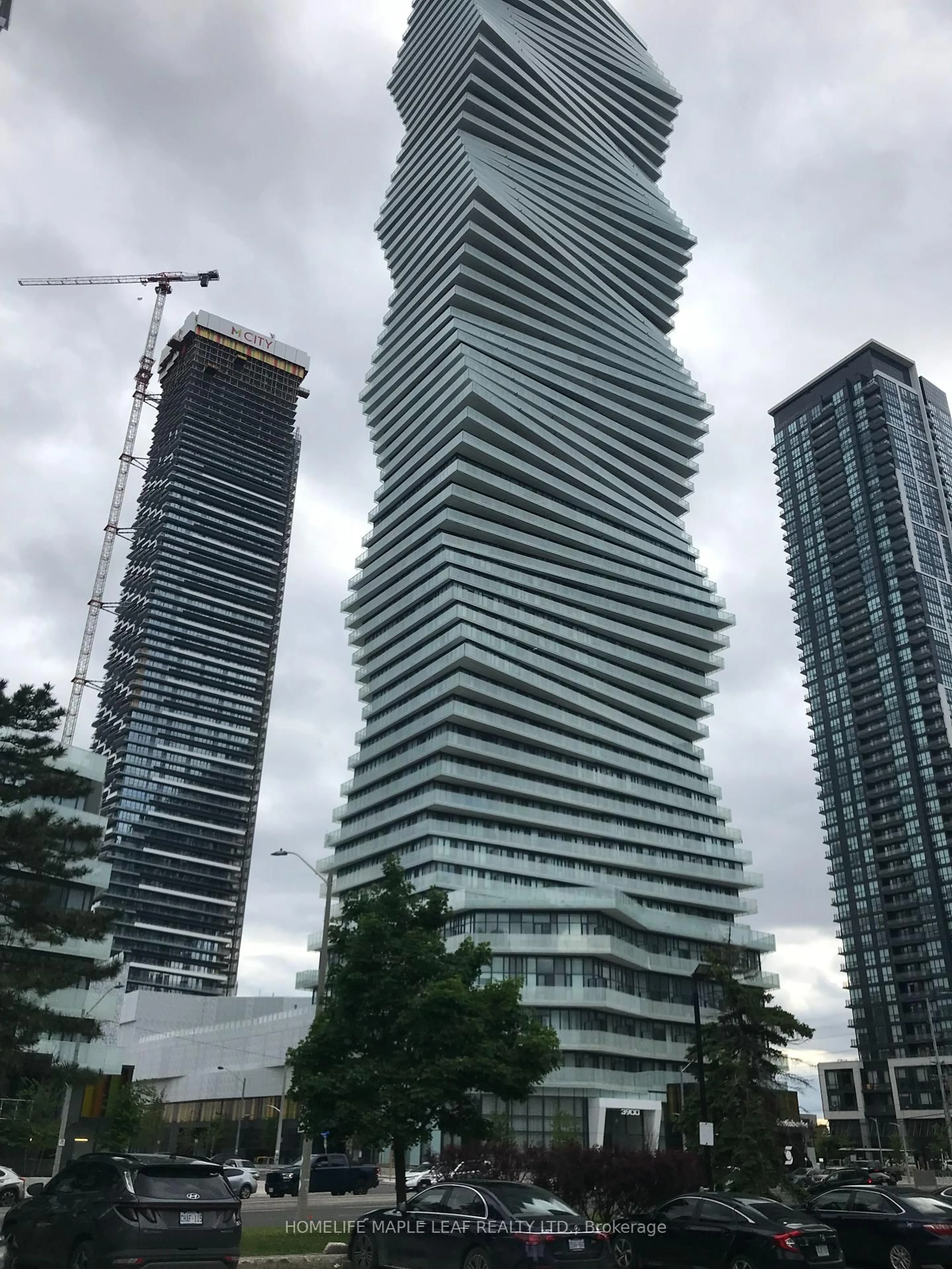 Blurry image for 3900 Confederation Pkwy #3902, Mississauga Ontario L5B 0M3