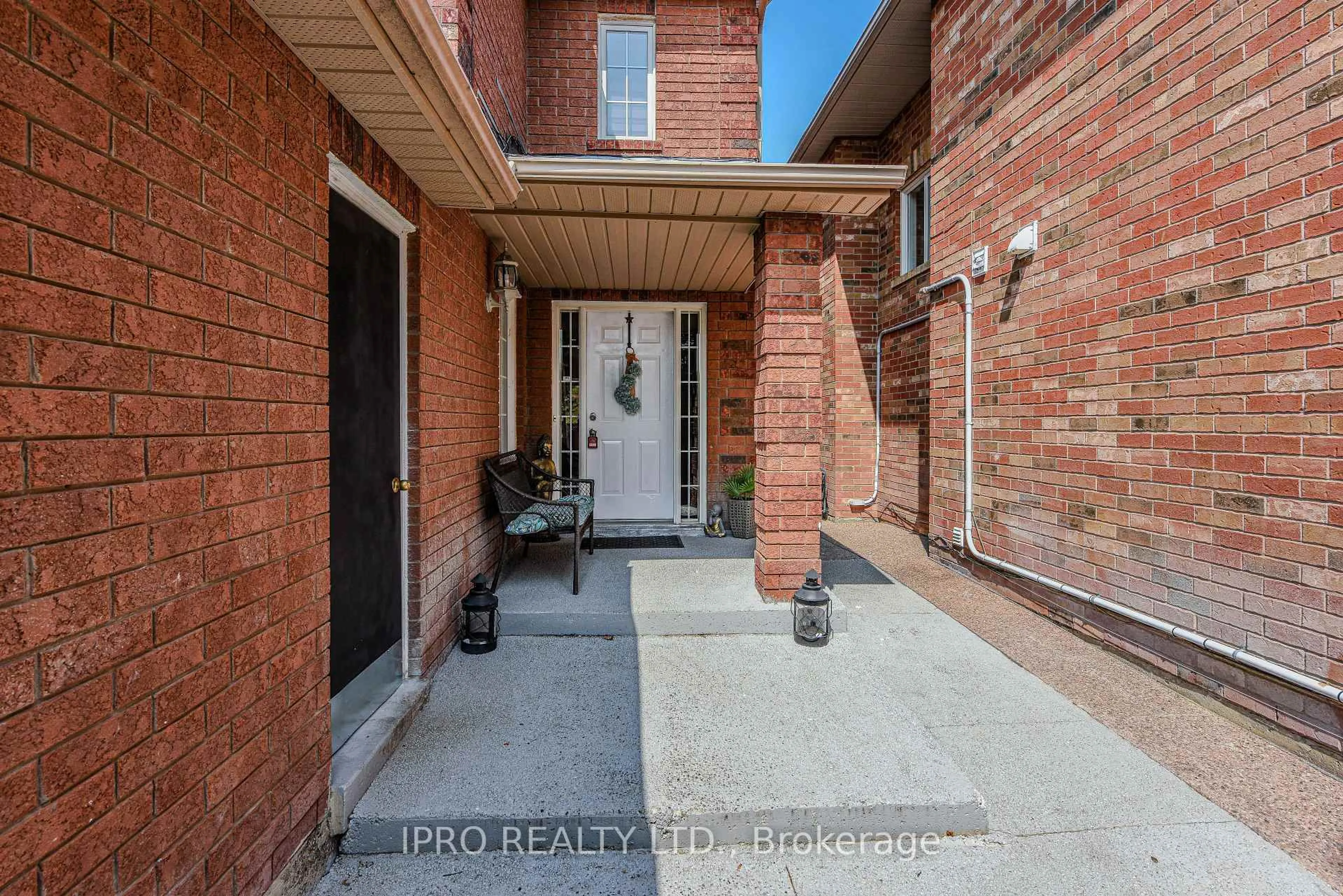 Unknown for 5847 Sidmouth St, Mississauga Ontario L5V 2K1