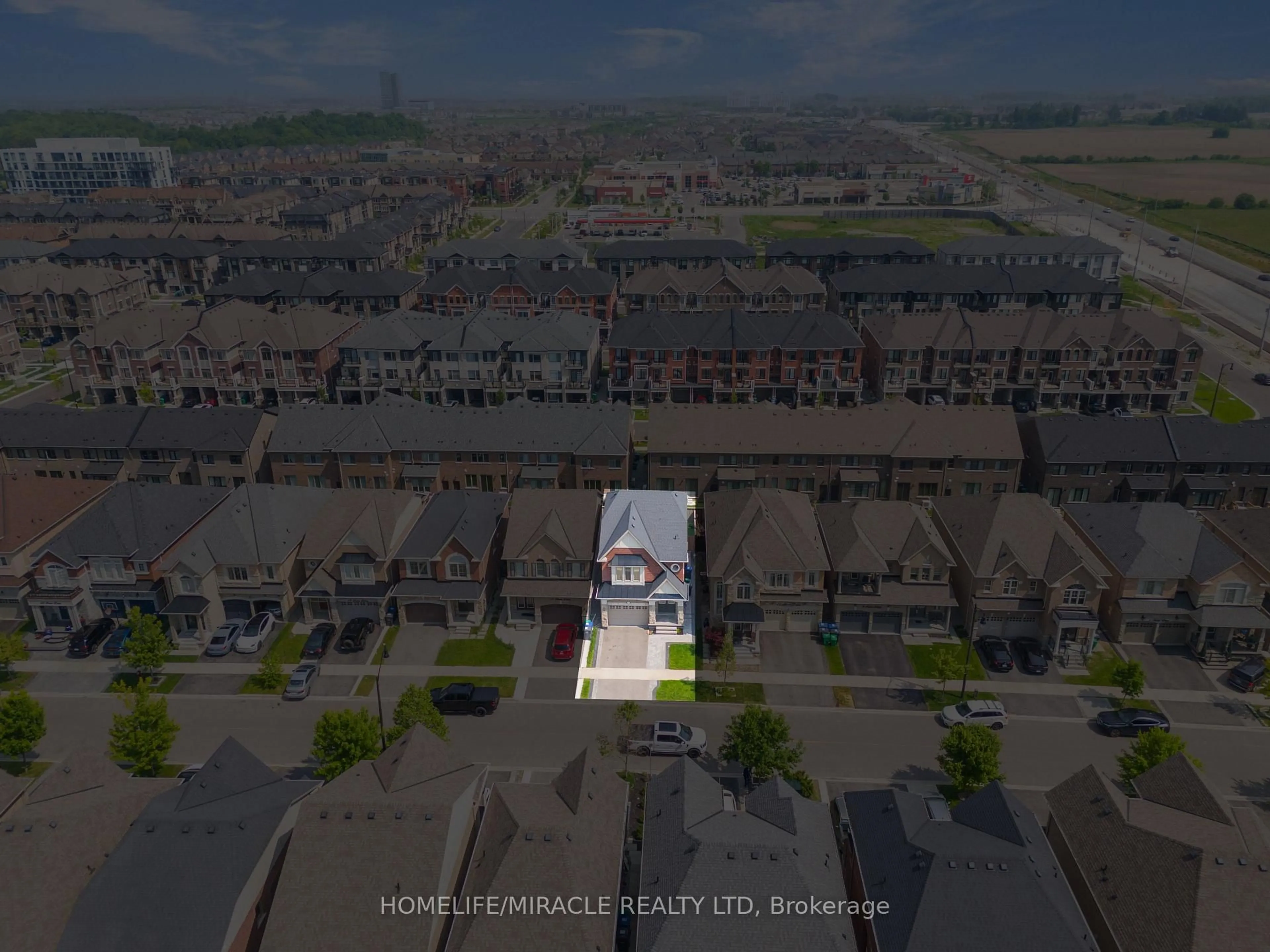 A pic from outside/outdoor area/front of a property/back of a property/a pic from drone, street for 13 Fann Dr, Brampton Ontario L7A 4L4