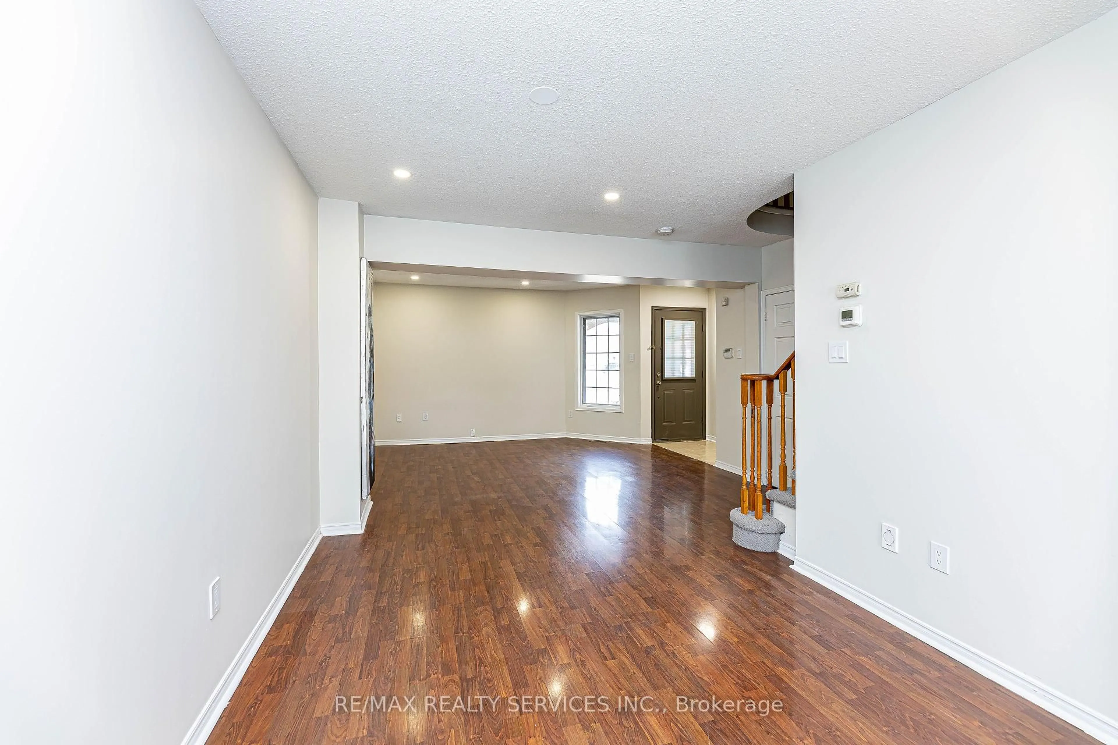 Indoor entryway for 98 Lent Cres, Brampton Ontario L6Y 4X7