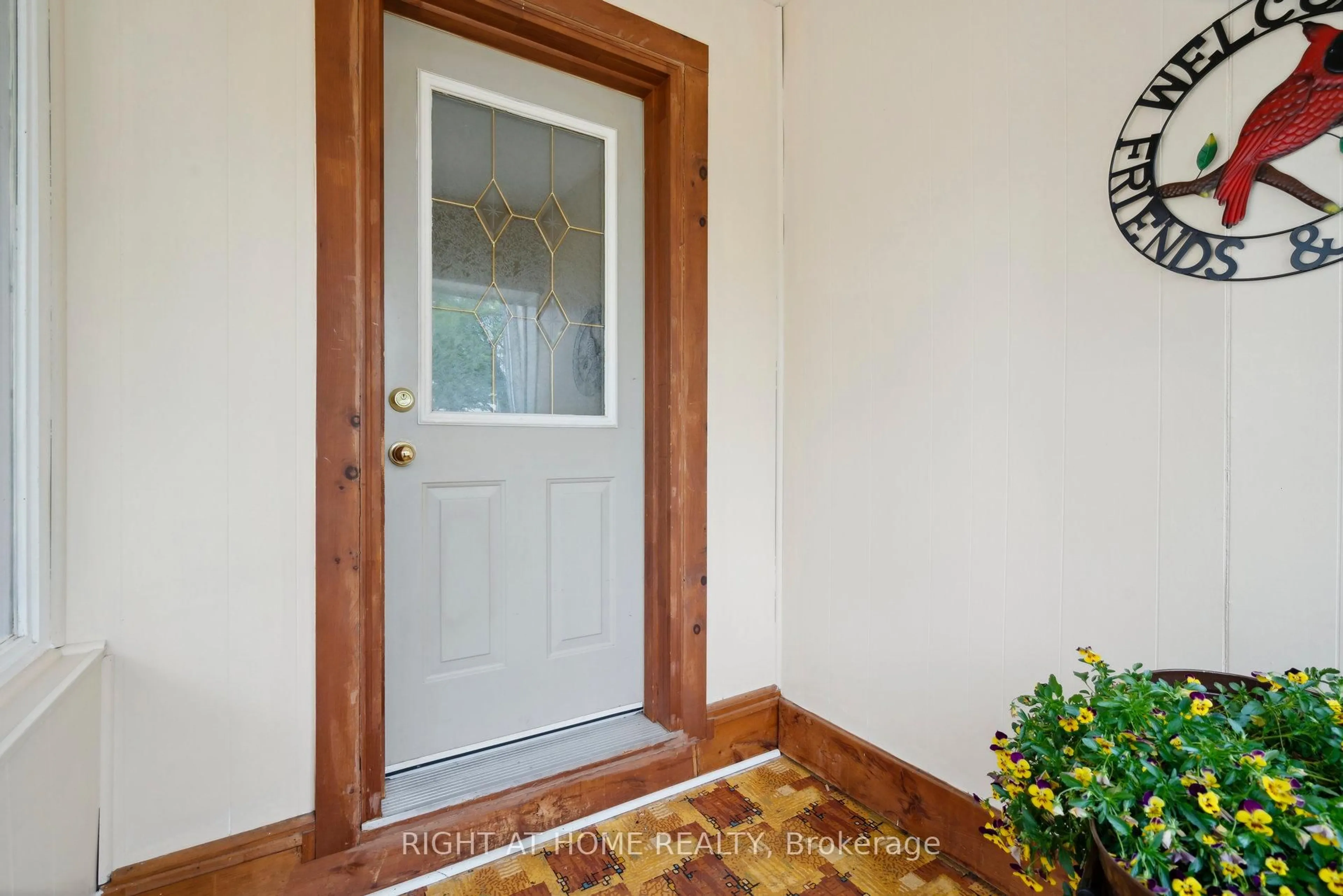 Indoor entryway for 51 Frederick St, Halton Hills Ontario L7J 2B9