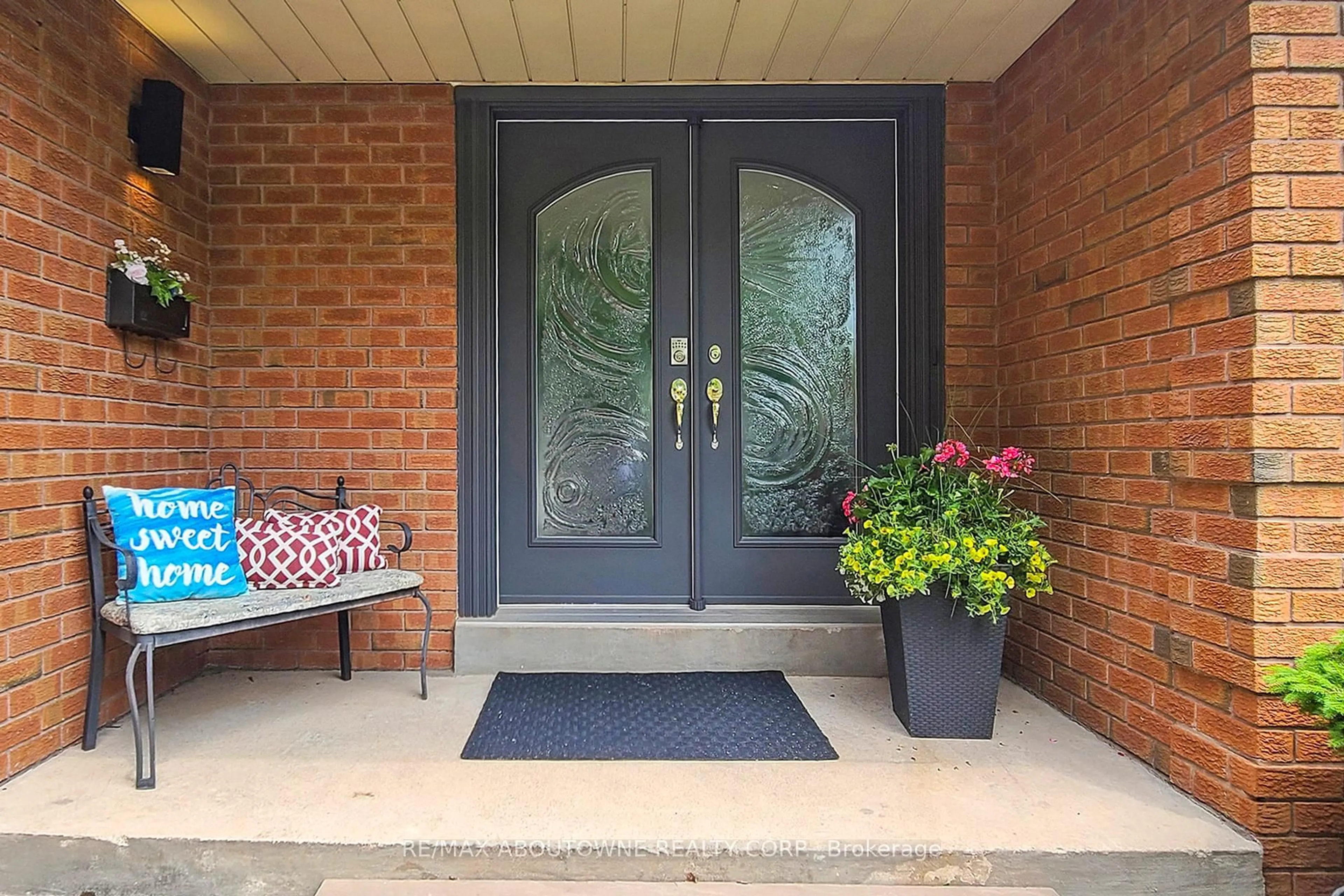 Indoor entryway for 1385 Greendale Terr, Oakville Ontario L6M 1W6
