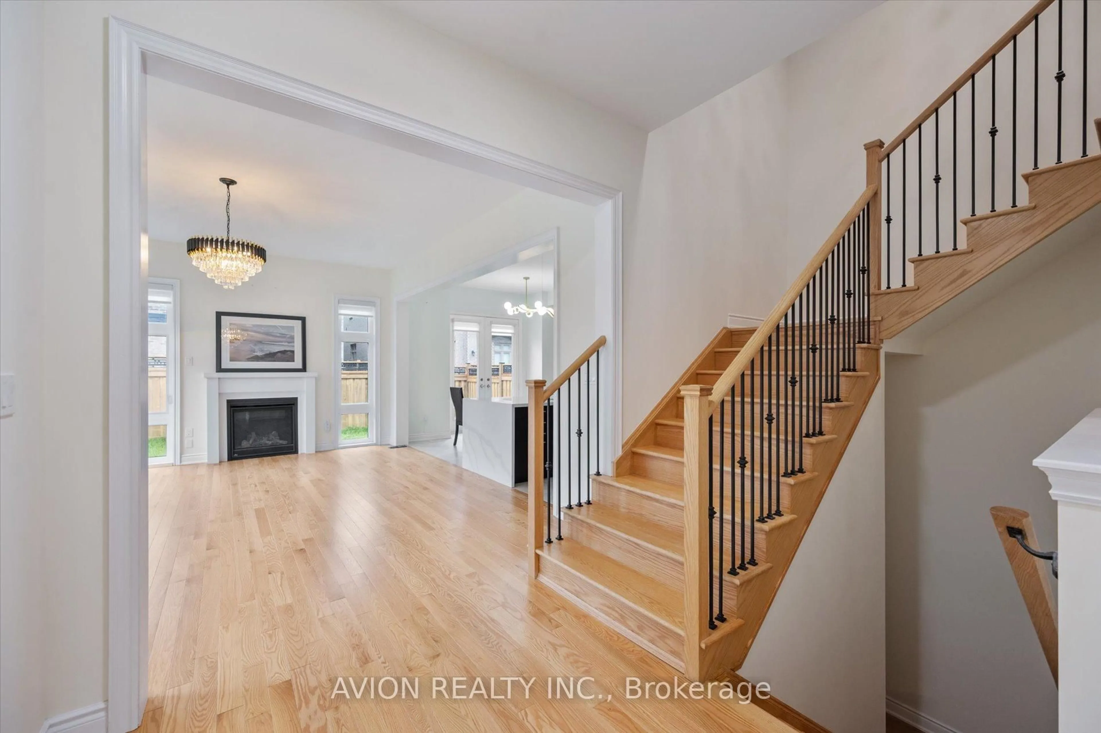 Indoor entryway for 2417 Edward Leaver Tr, Oakville Ontario L6M 4G3