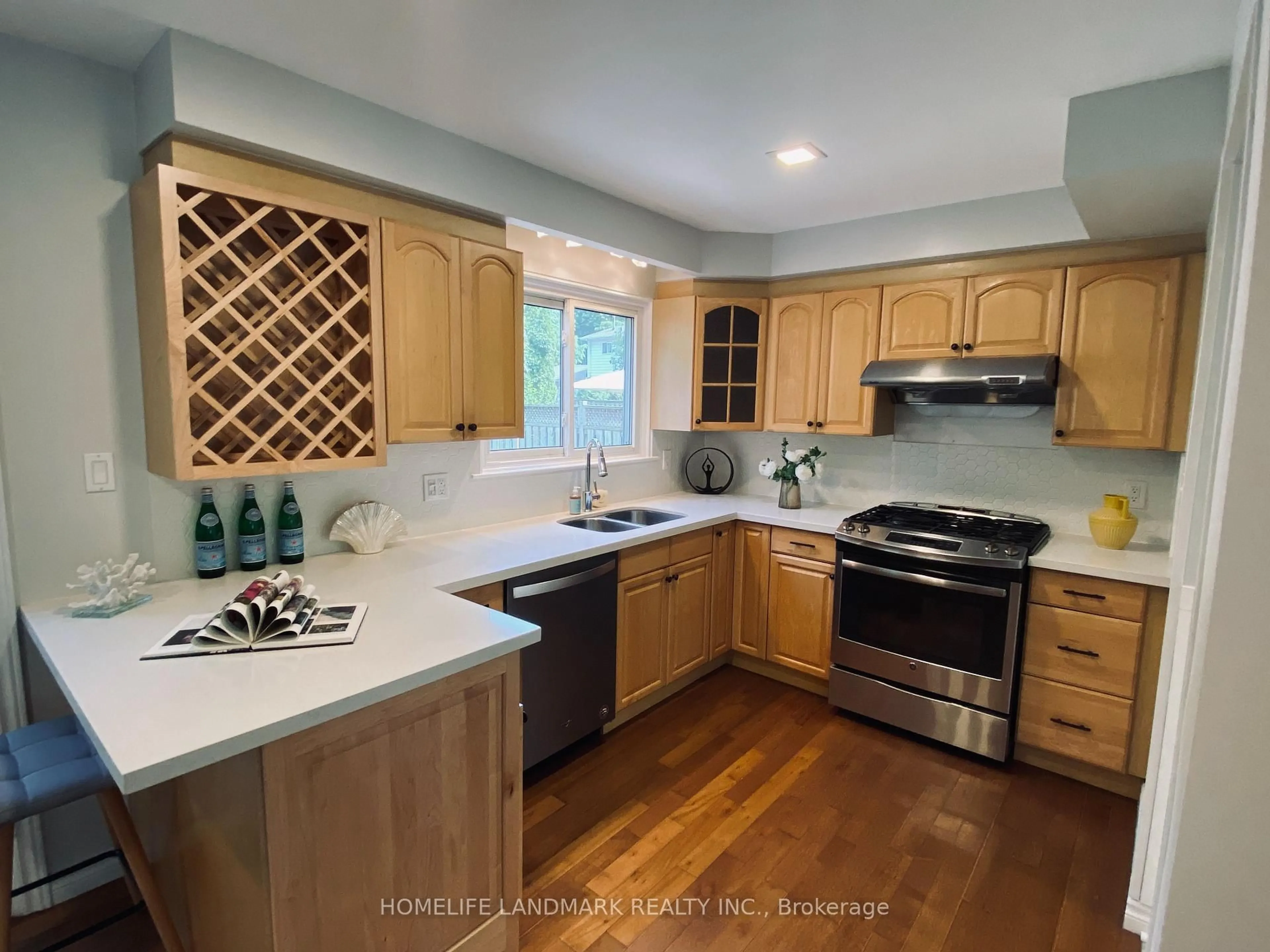 Open concept kitchen, unknown for 184 Mccraney St, Oakville Ontario L6H 1H7