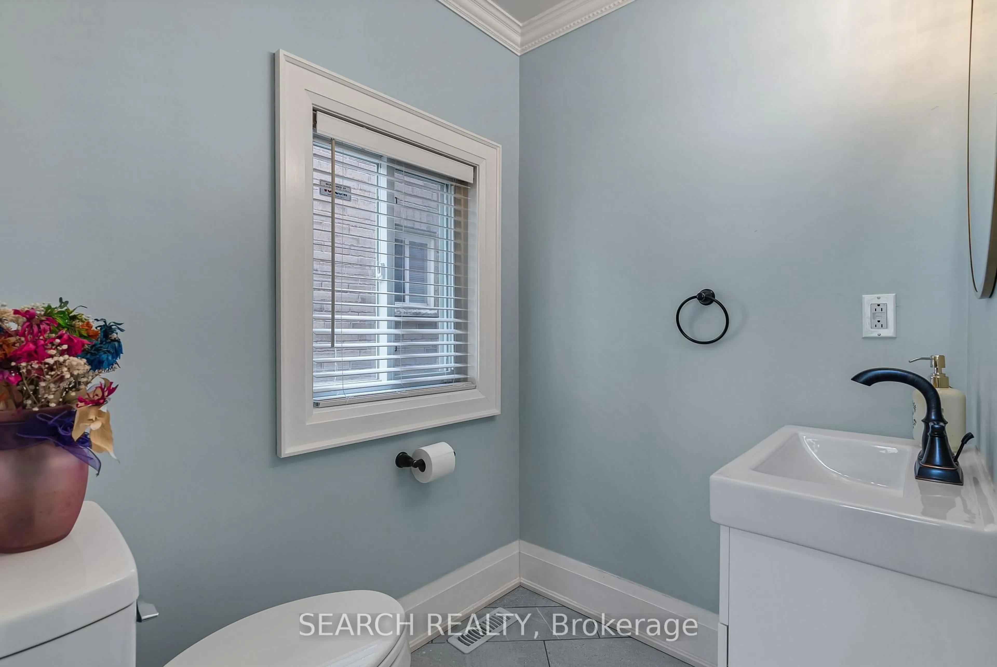 Standard bathroom, ceramic/tile floor for 93 Iron Block Dr, Brampton Ontario L7A 0J1