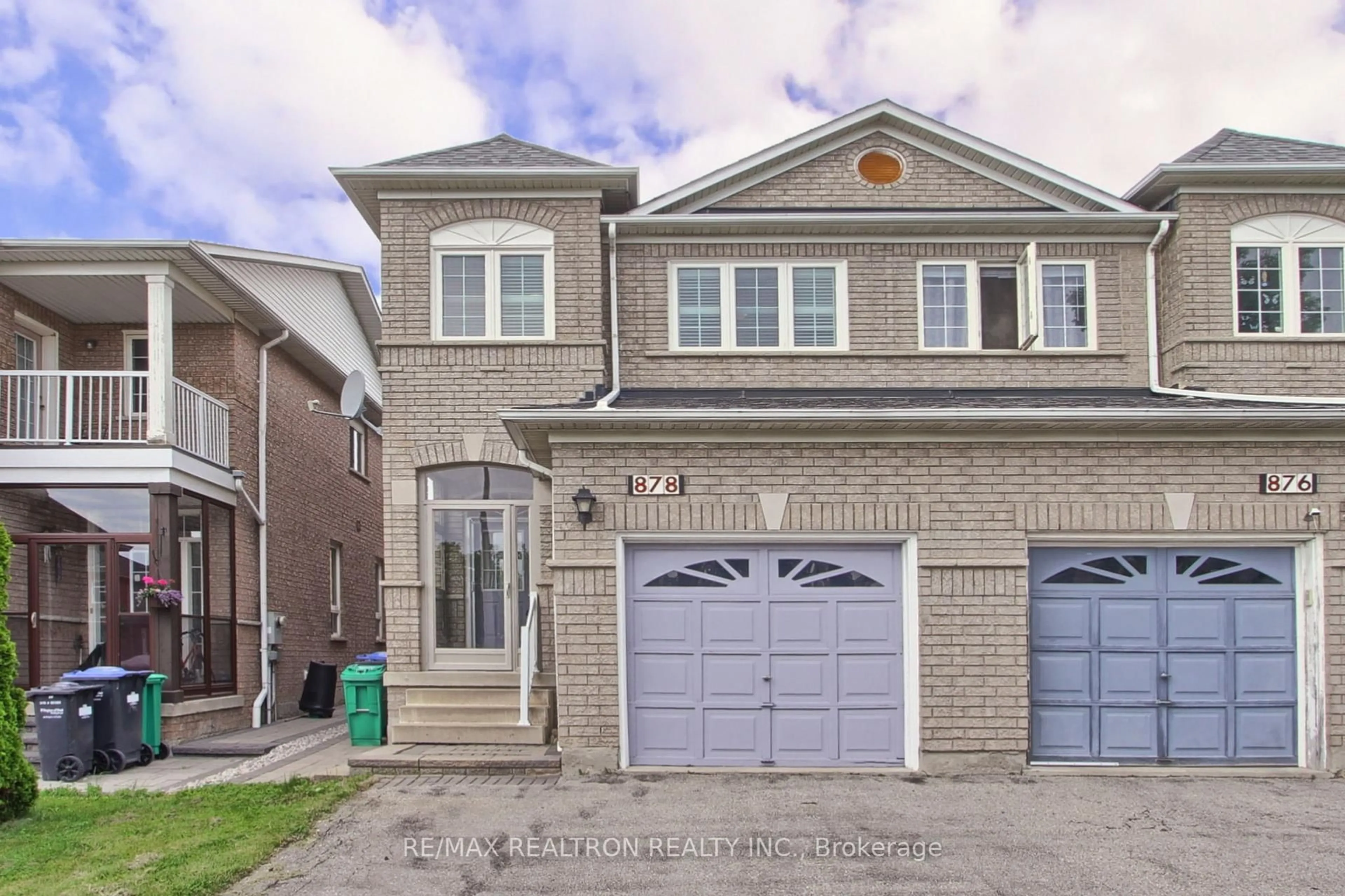 Unknown for 878 Khan Cres, Mississauga Ontario L5V 2R4