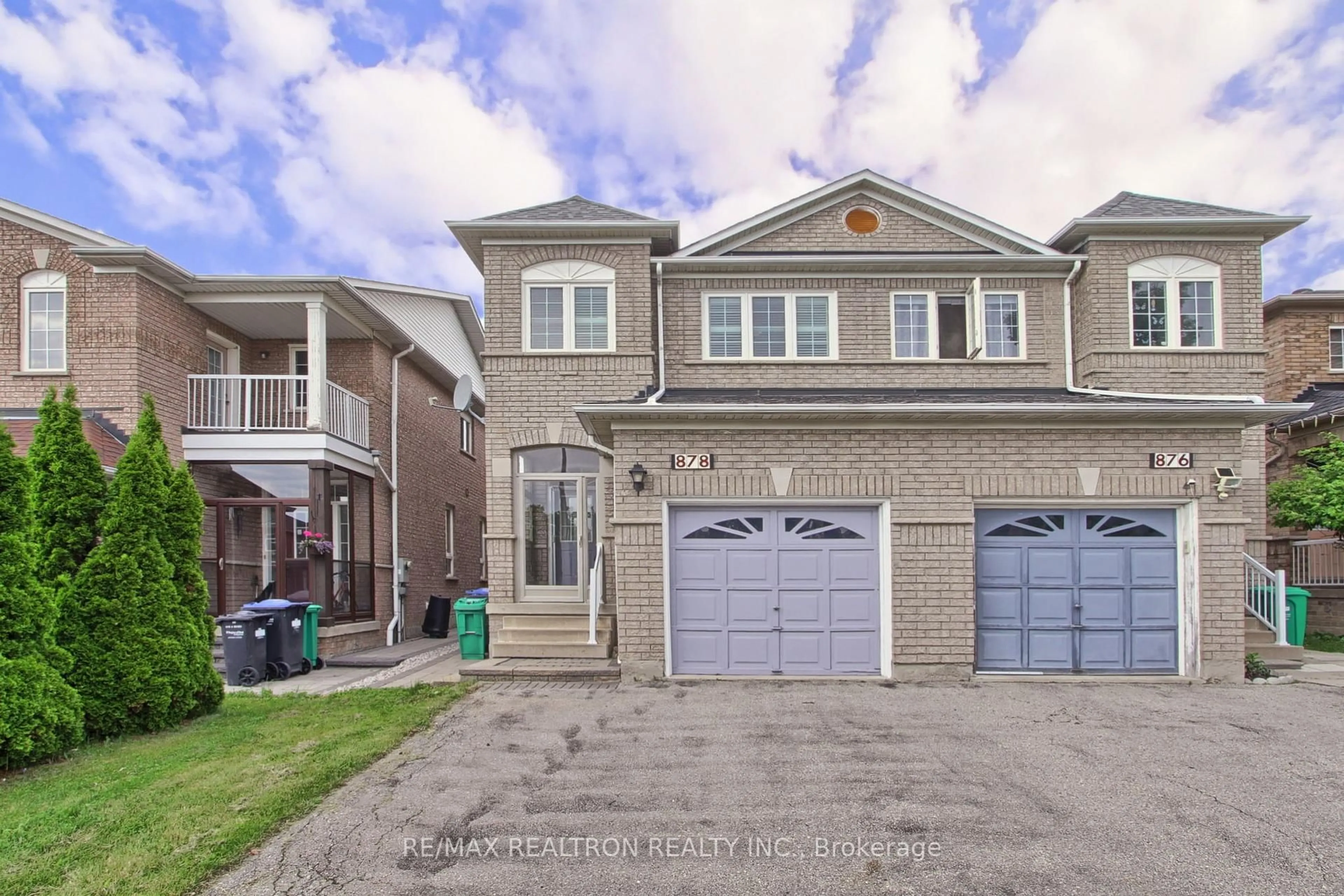 Unknown for 878 Khan Cres, Mississauga Ontario L5V 2R4