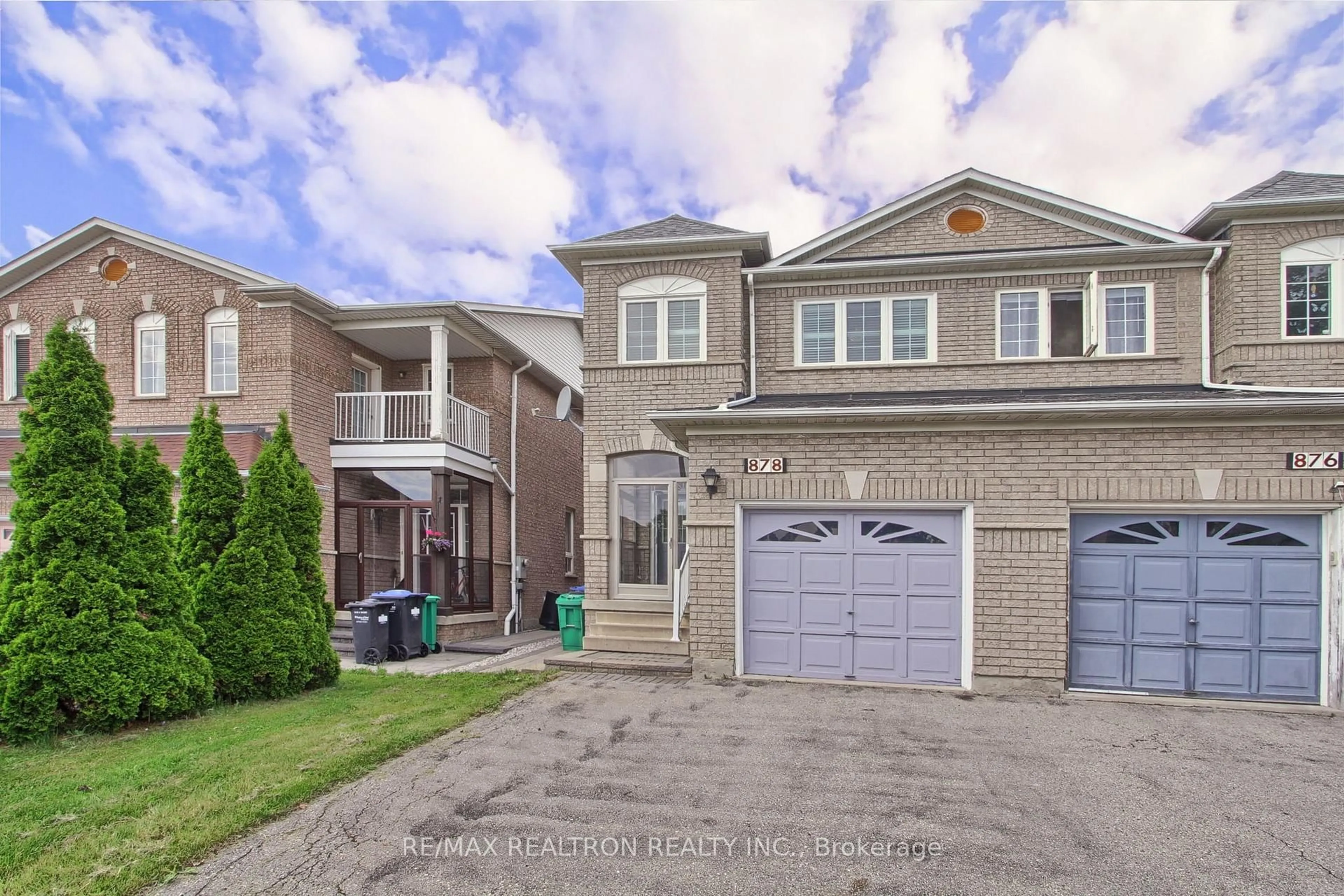 Home with brick exterior material, street for 878 Khan Cres, Mississauga Ontario L5V 2R4