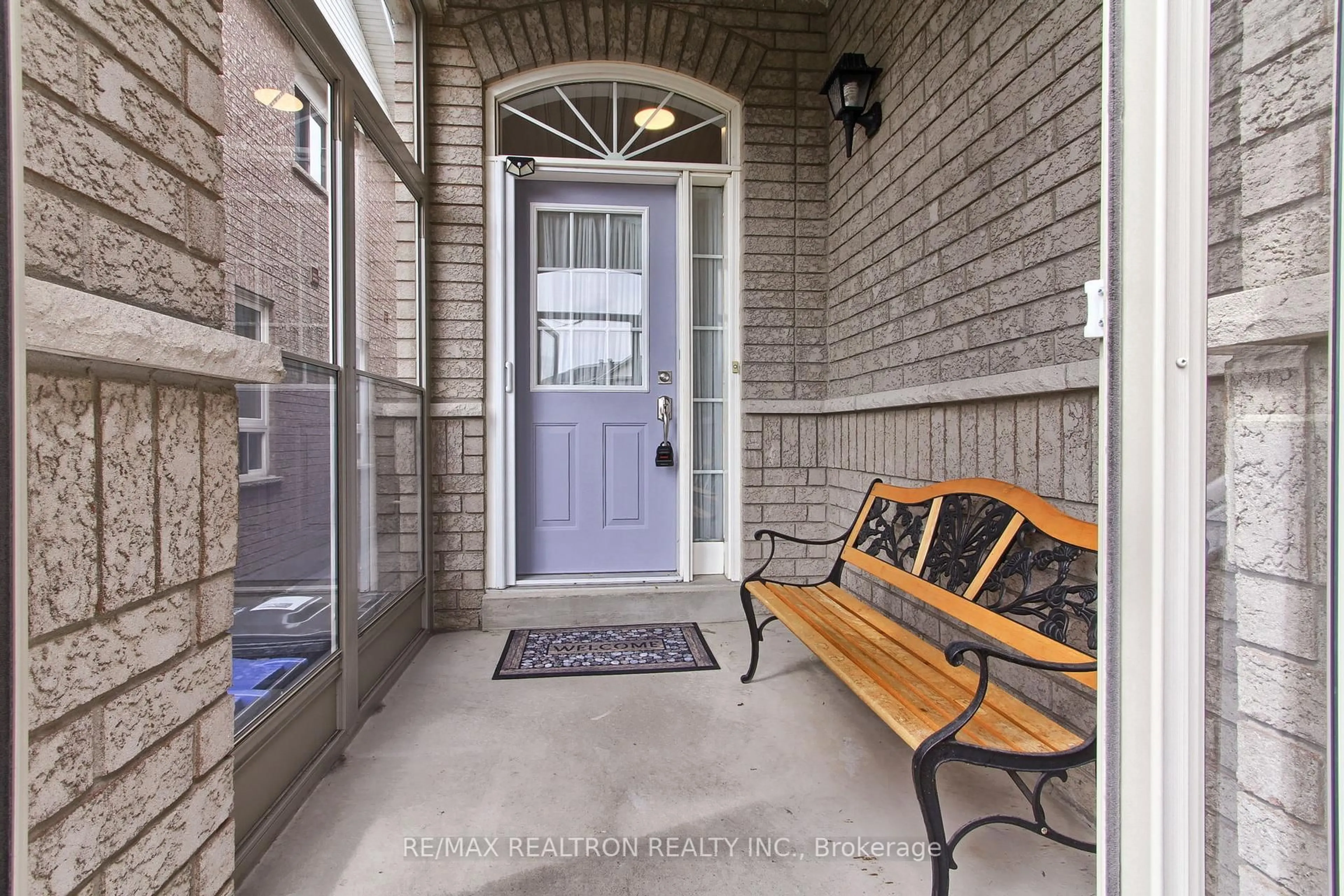 Indoor entryway for 878 Khan Cres, Mississauga Ontario L5V 2R4