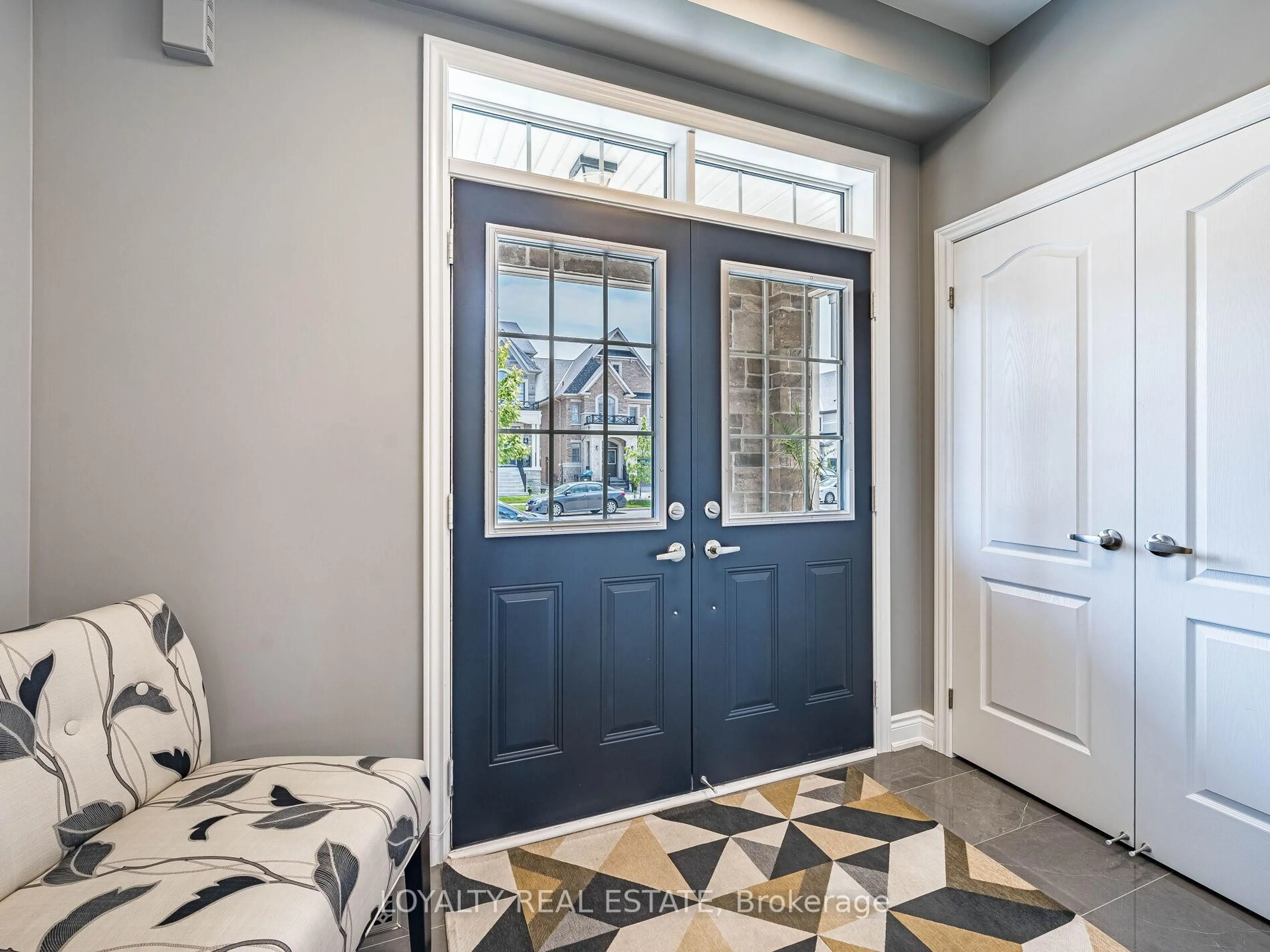Indoor entryway for 12 Wainwright Dr, Brampton Ontario L7A 4Y6