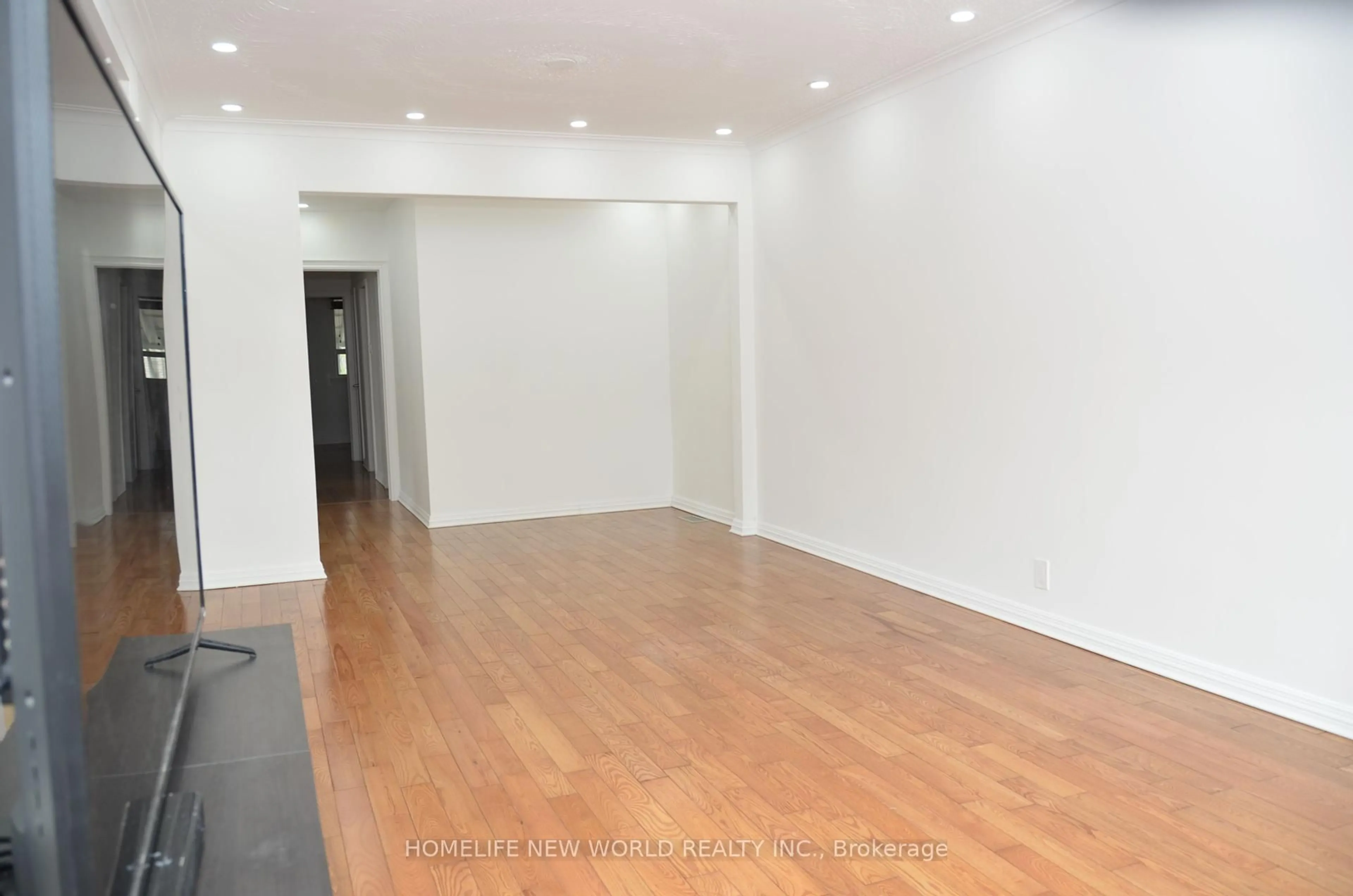 A pic of a room for 30 Habitant Dr, Toronto Ontario M9M 2N9