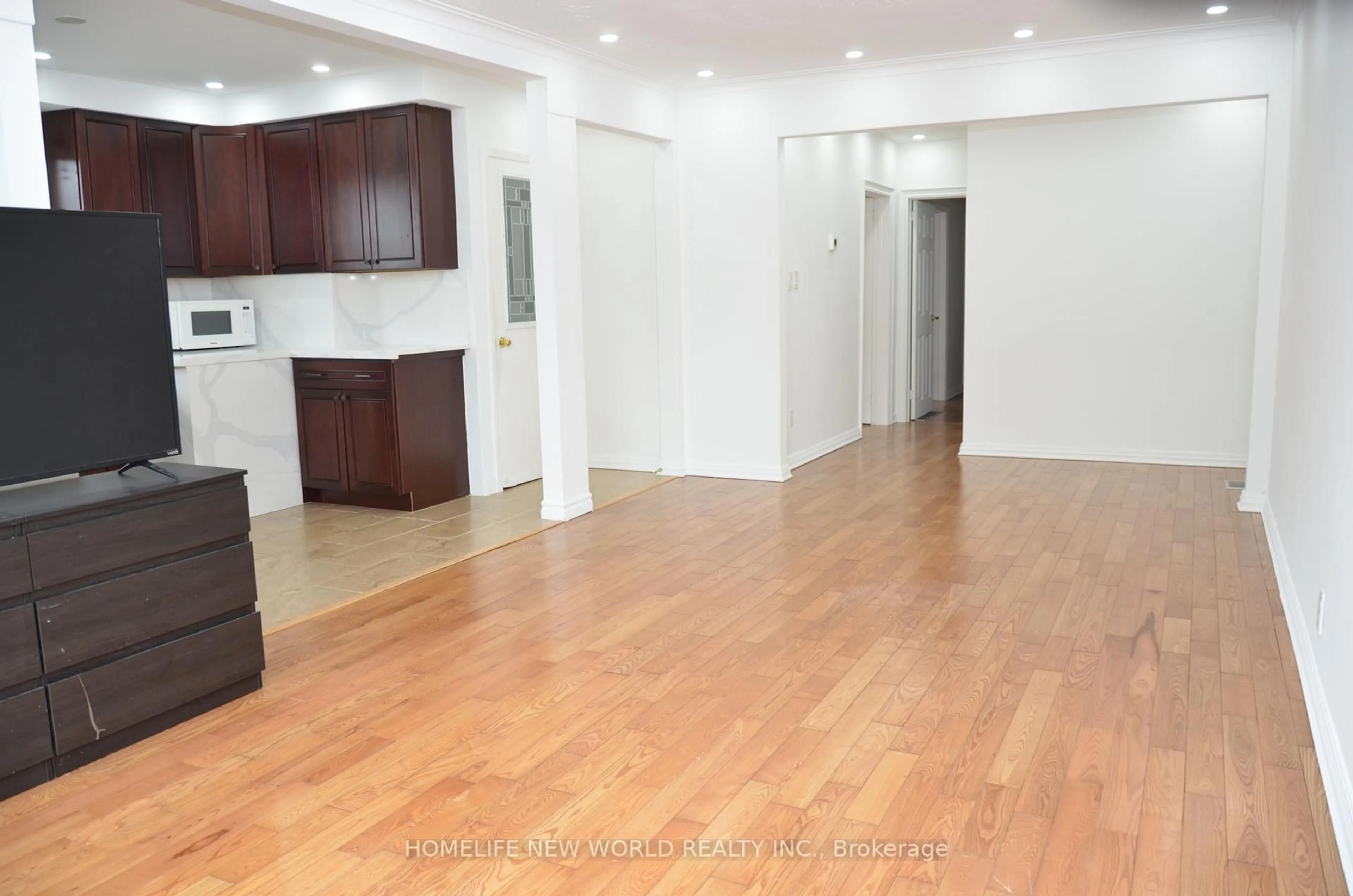 A pic of a room for 30 Habitant Dr, Toronto Ontario M9M 2N9