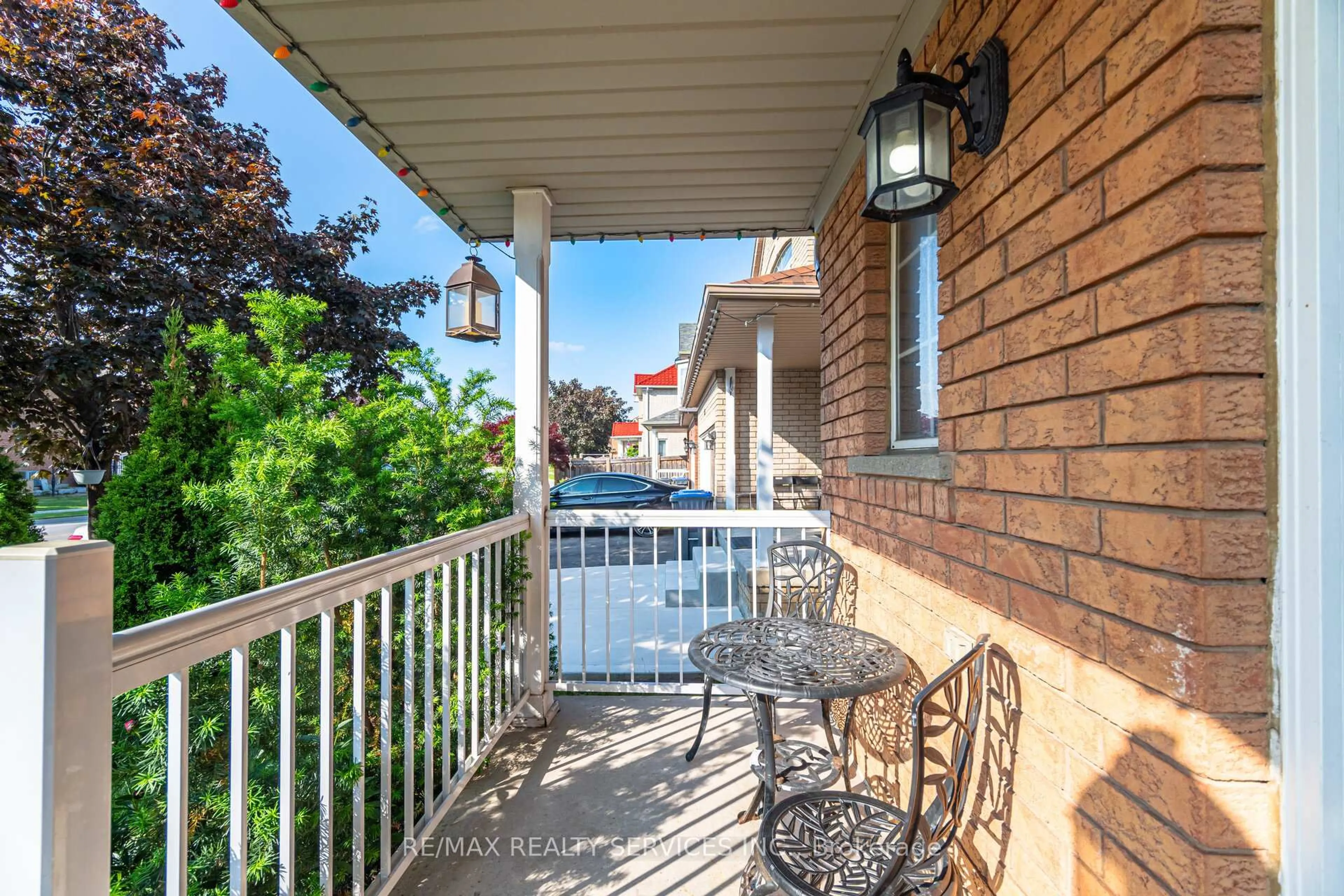 Patio, street for 21 Queen Mary Dr, Brampton Ontario L7A 1X7