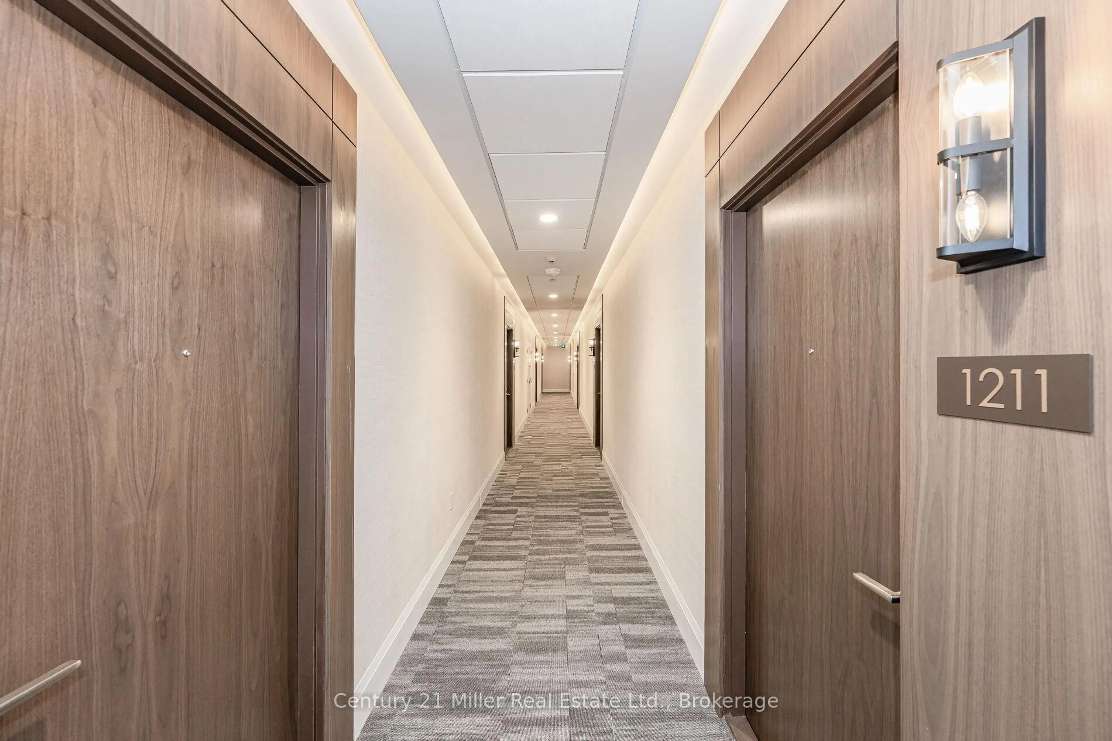 Indoor foyer for 1050 Main St #1211, Milton Ontario L9T 9M3