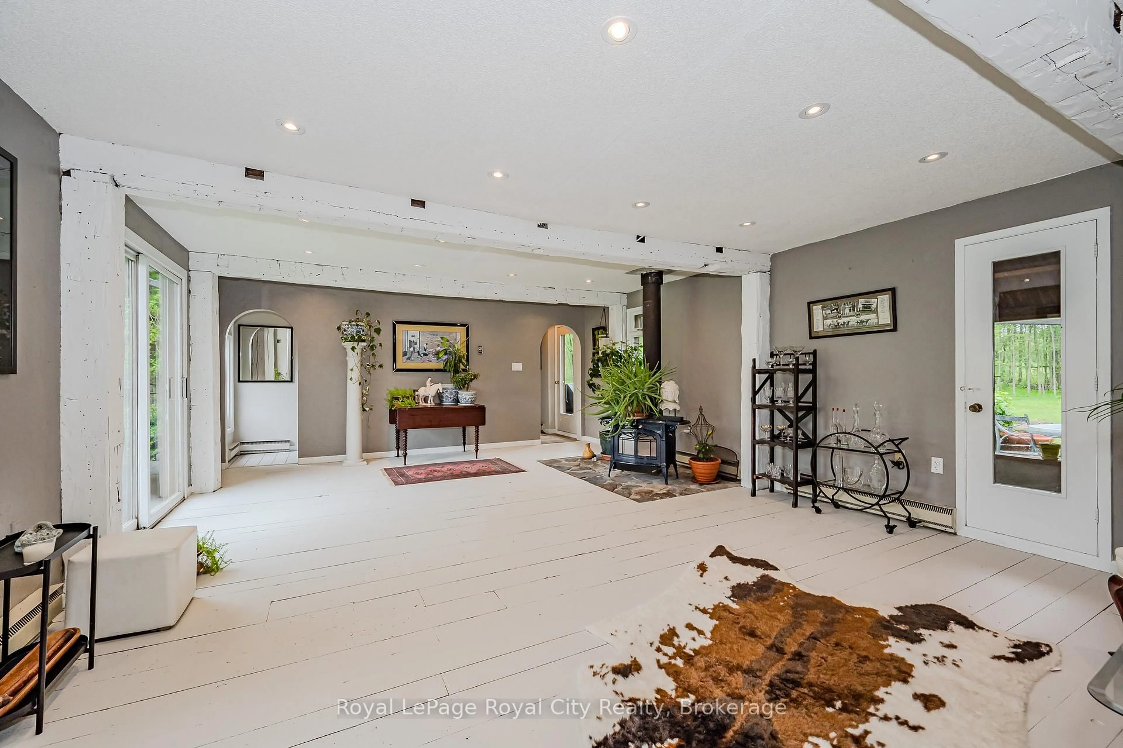 Indoor foyer for 1159 Campbellville Rd, Milton Ontario L0P 1B0