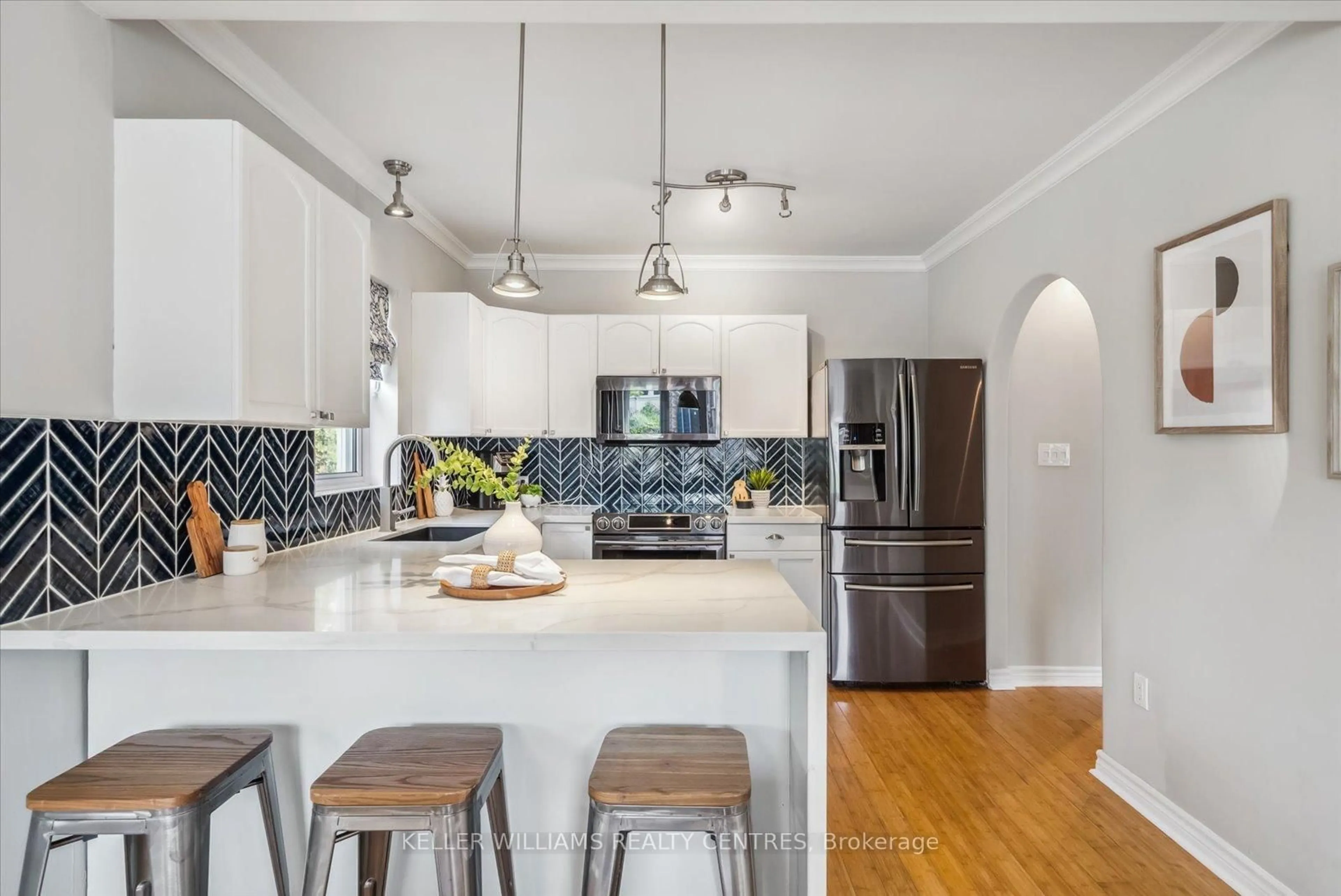 Contemporary kitchen, unknown for 13 Villa Rd, Toronto Ontario M8W 1M4
