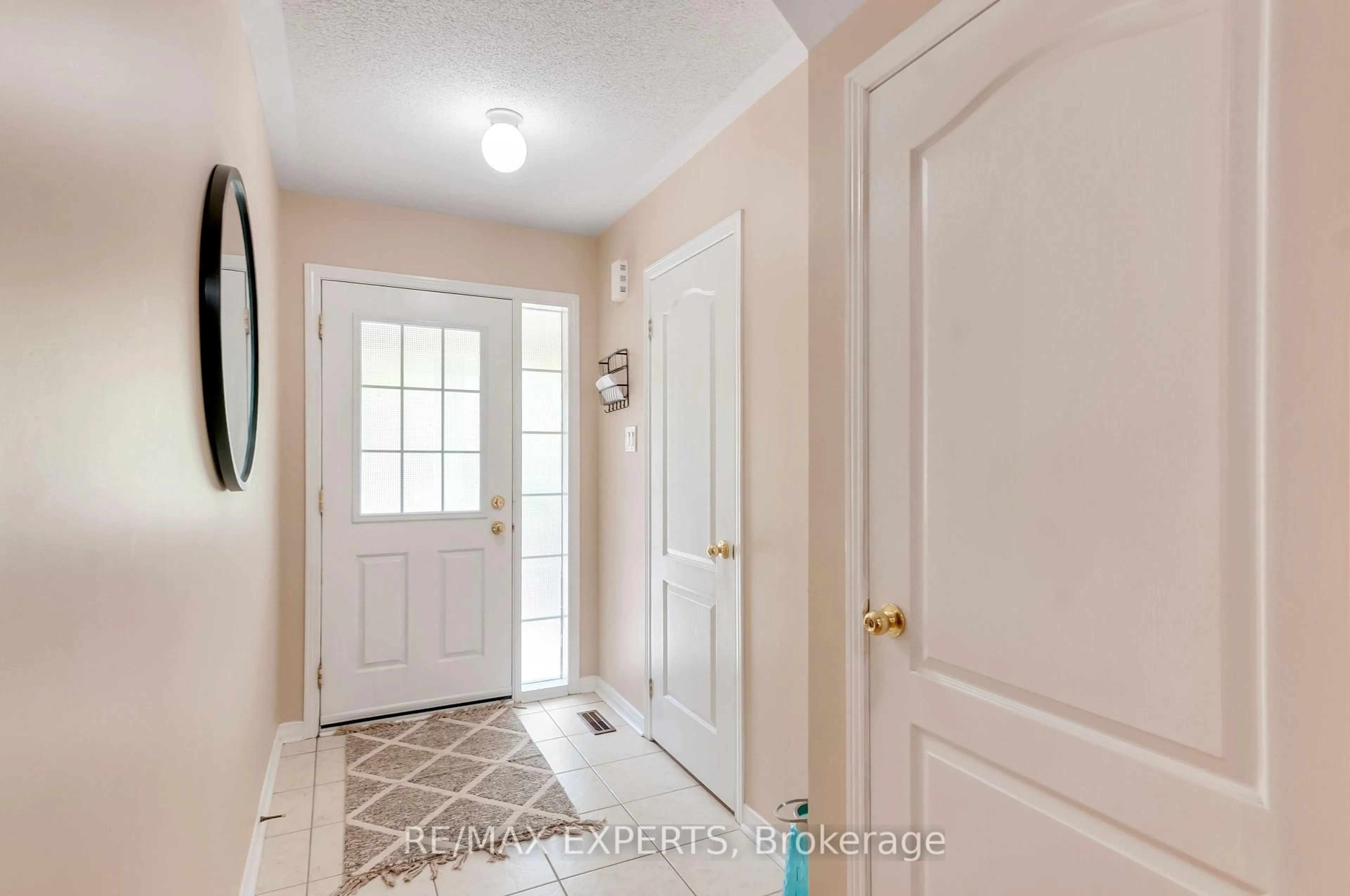 Indoor entryway for 76 Eagle Trace Dr #48, Brampton Ontario L6R 0M4