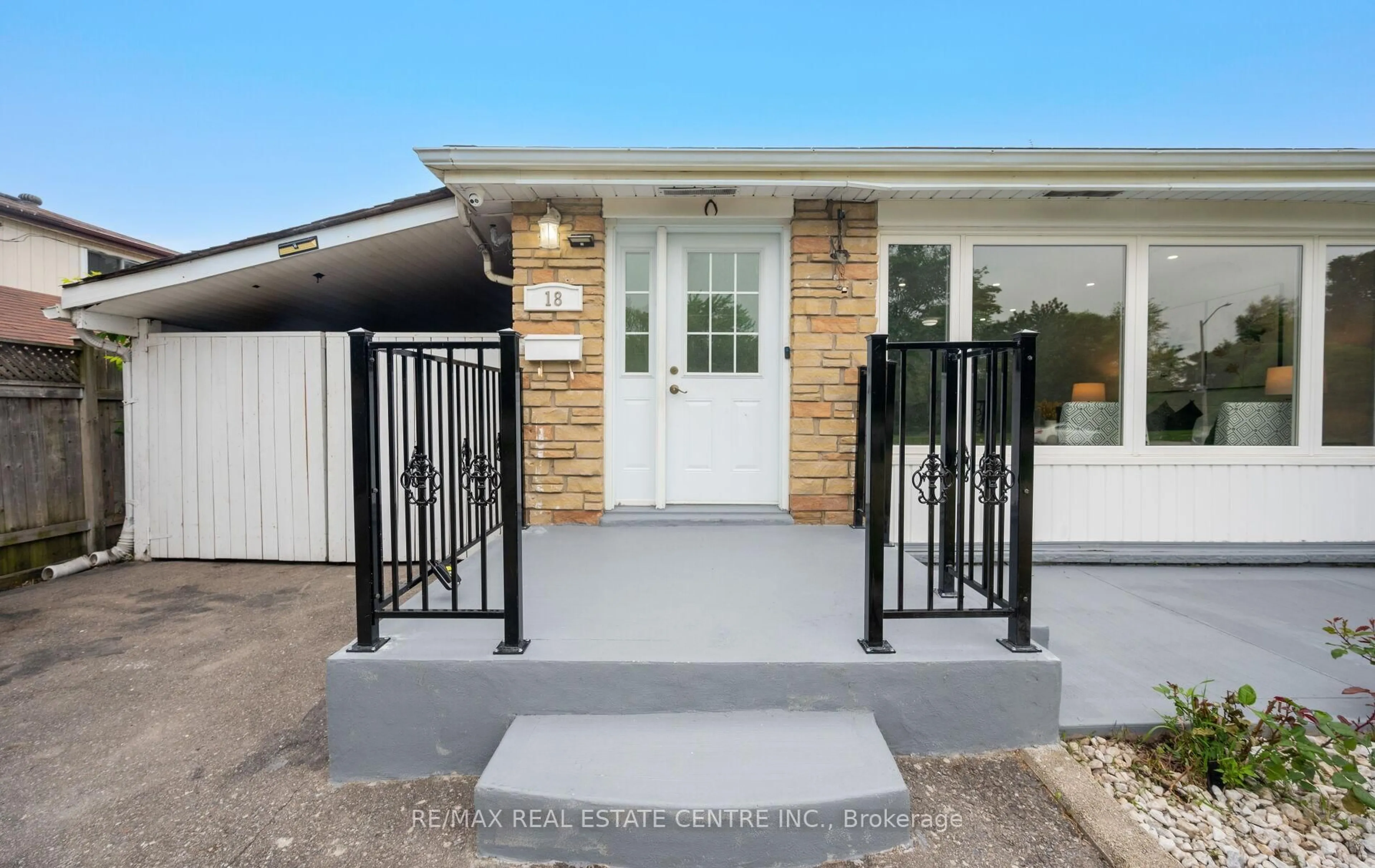 Unknown for 18 Dearbourne Blvd, Brampton Ontario L6T 1J6