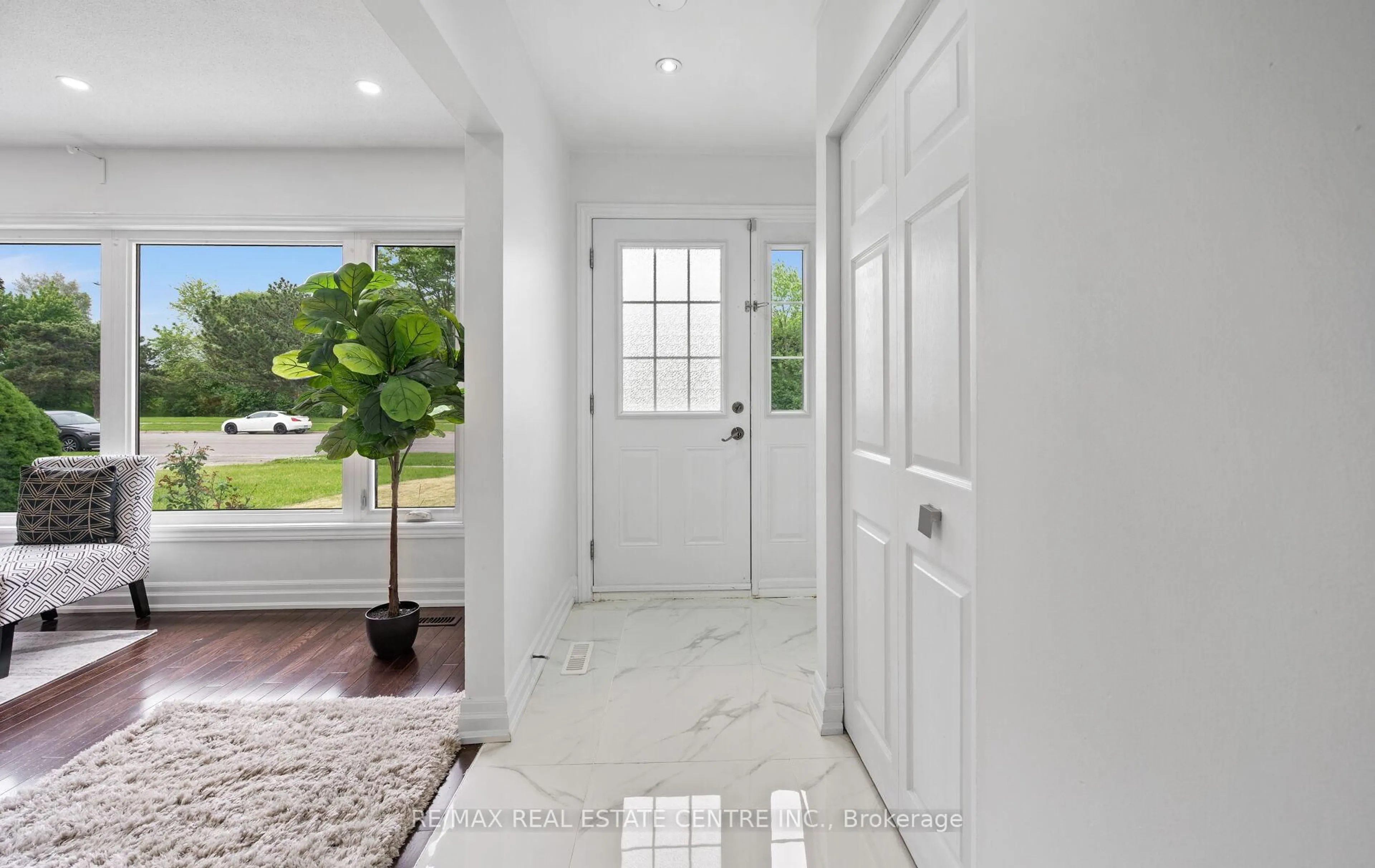 Indoor entryway for 18 Dearbourne Blvd, Brampton Ontario L6T 1J6