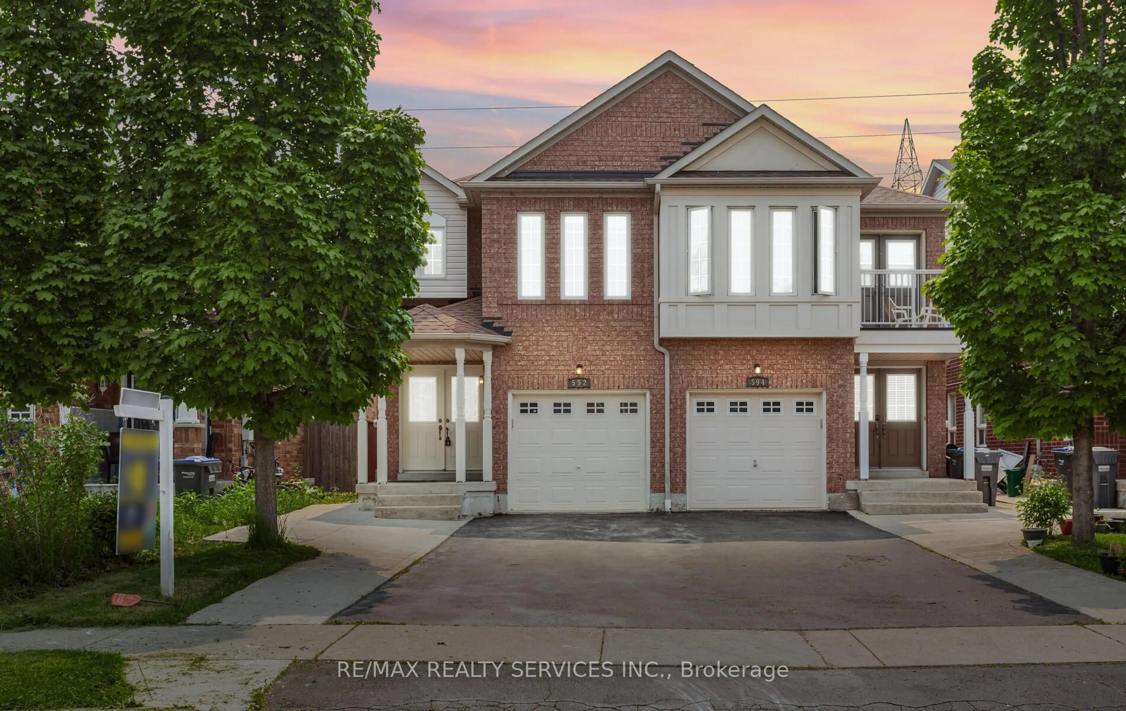 Home with brick exterior material, street for 592 Orange Walk Cres, Mississauga Ontario L5R 0A3