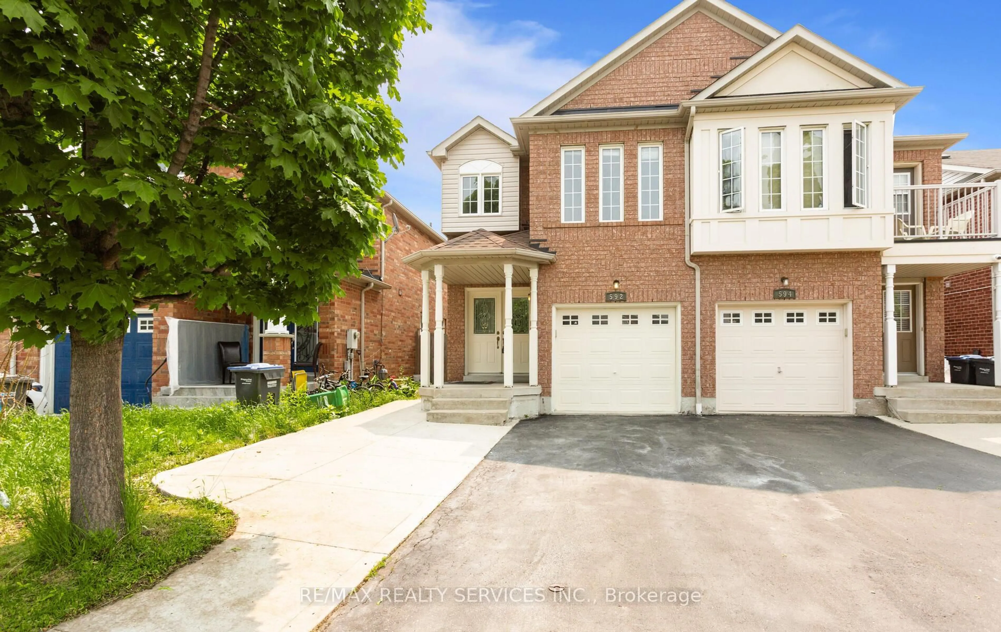Home with brick exterior material, street for 592 Orange Walk Cres, Mississauga Ontario L5R 0A3