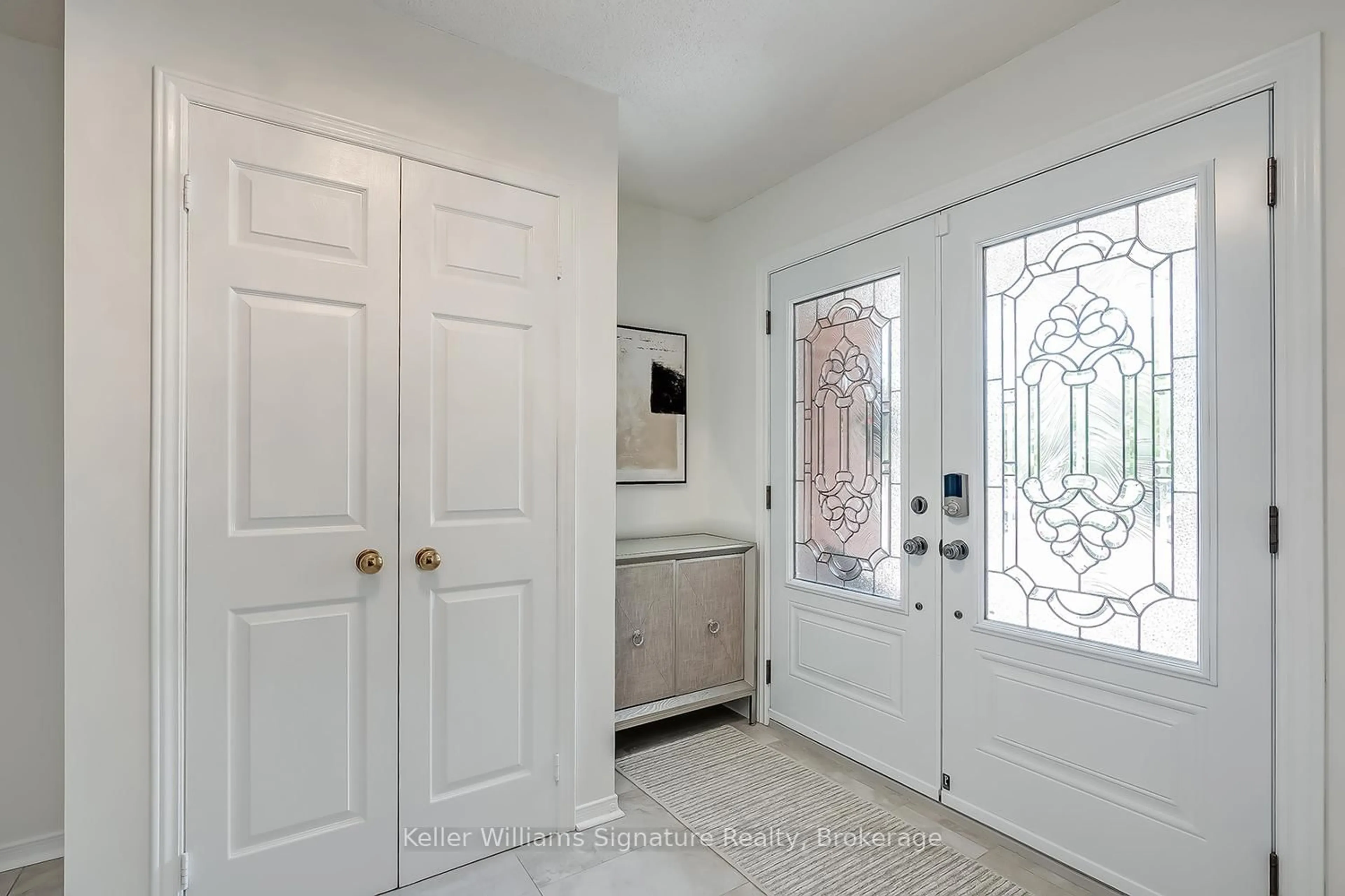 Indoor entryway for 3037 Headon Forest Dr, Burlington Ontario L7M 3Y5