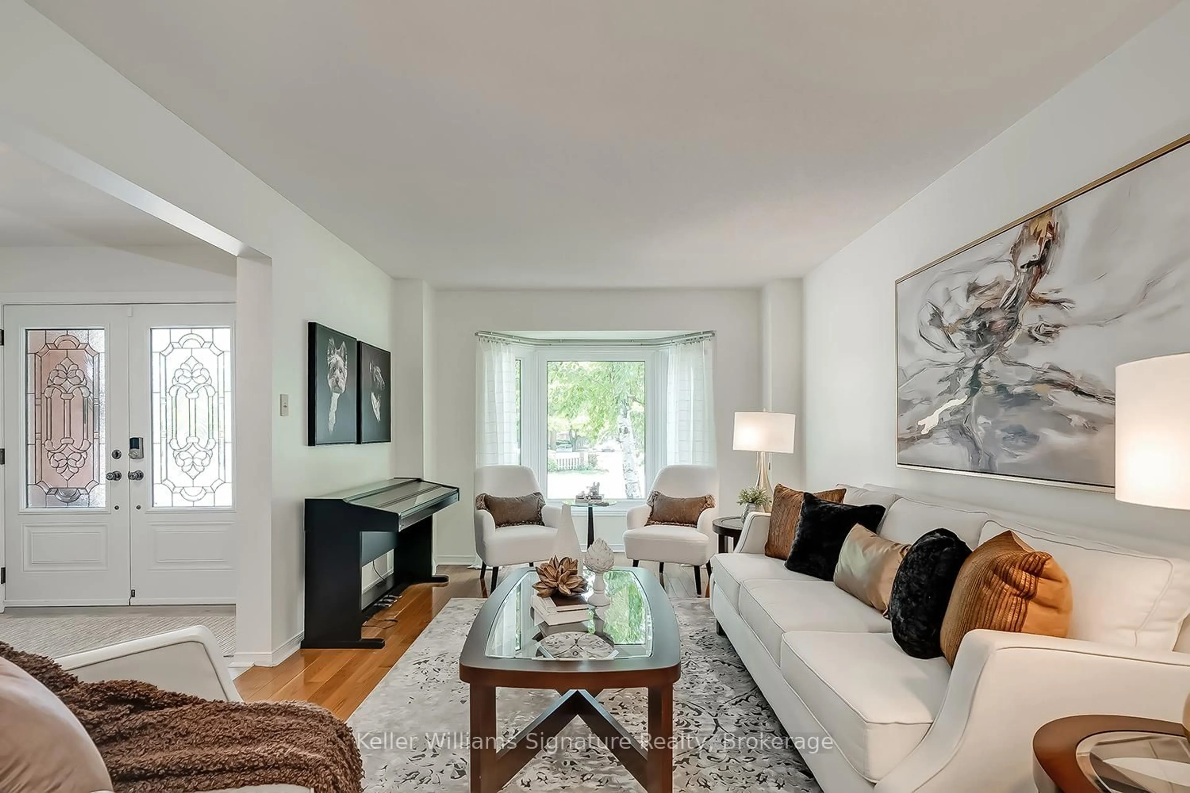Living room with furniture, unknown for 3037 Headon Forest Dr, Burlington Ontario L7M 3Y5