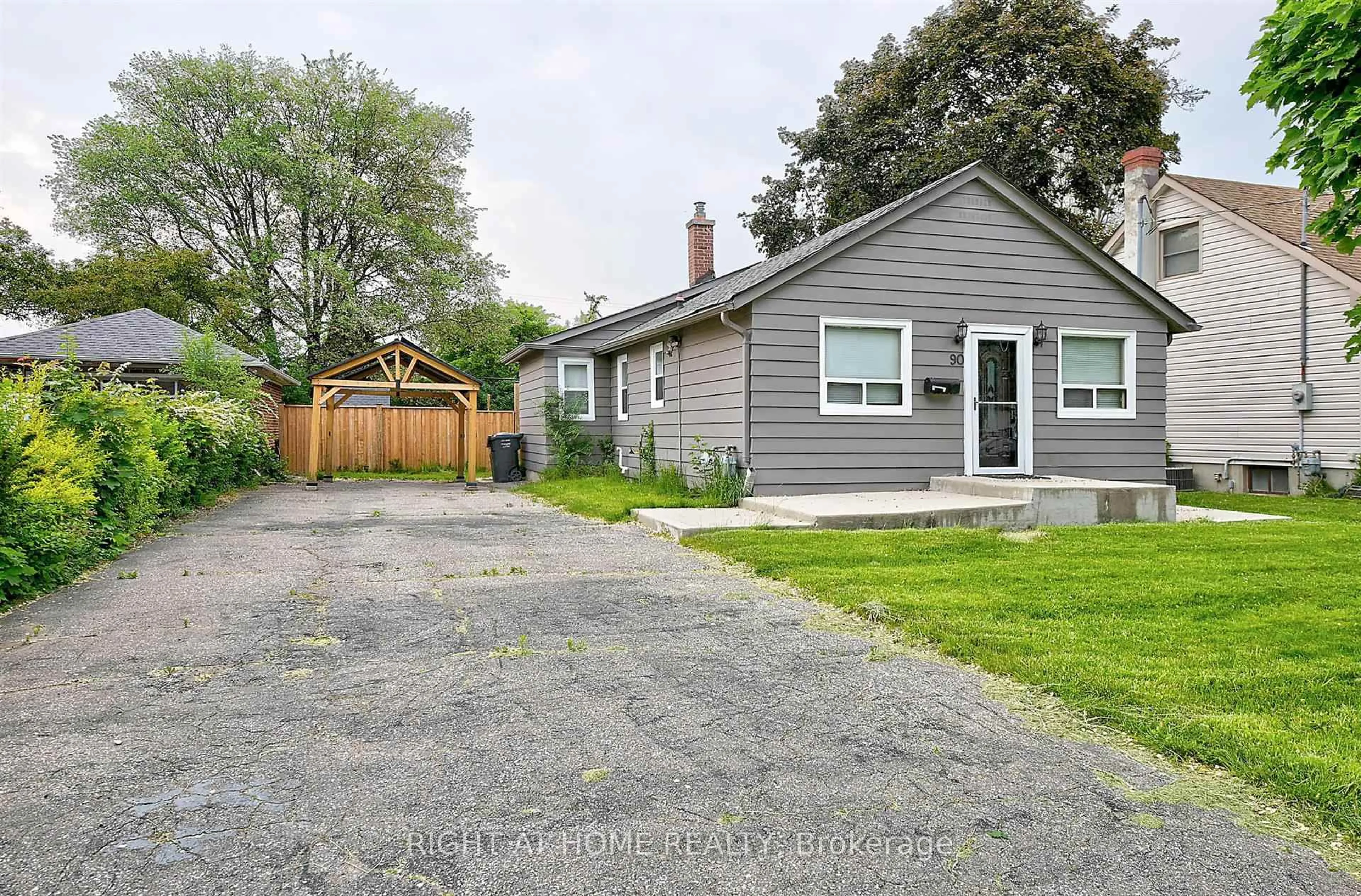 A pic from outside/outdoor area/front of a property/back of a property/a pic from drone, street for 90 Woodward Ave, Brampton Ontario L6V 1K6