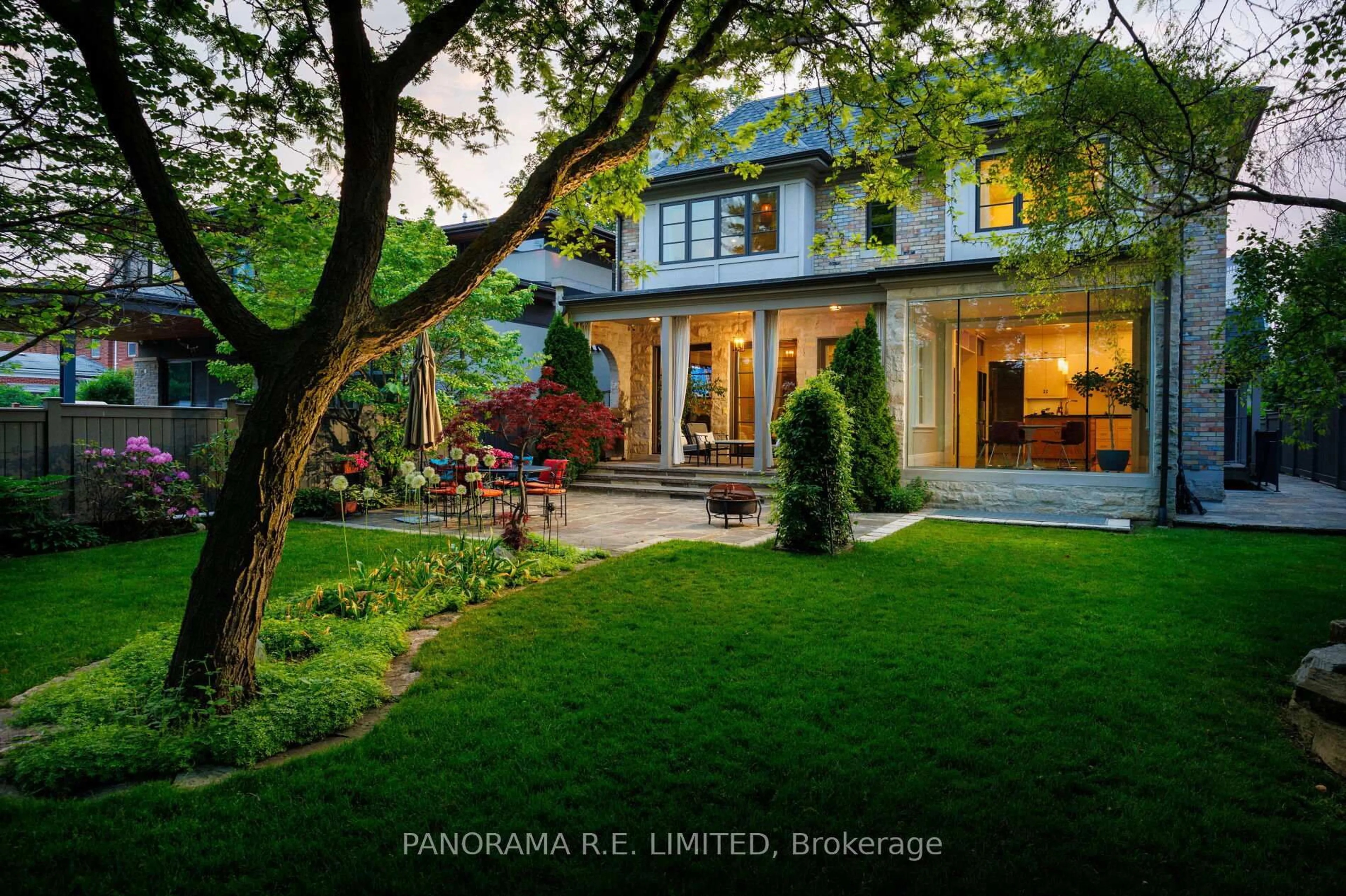Patio, street for 19 Graystone Gdns, Toronto Ontario M8Z 3C2