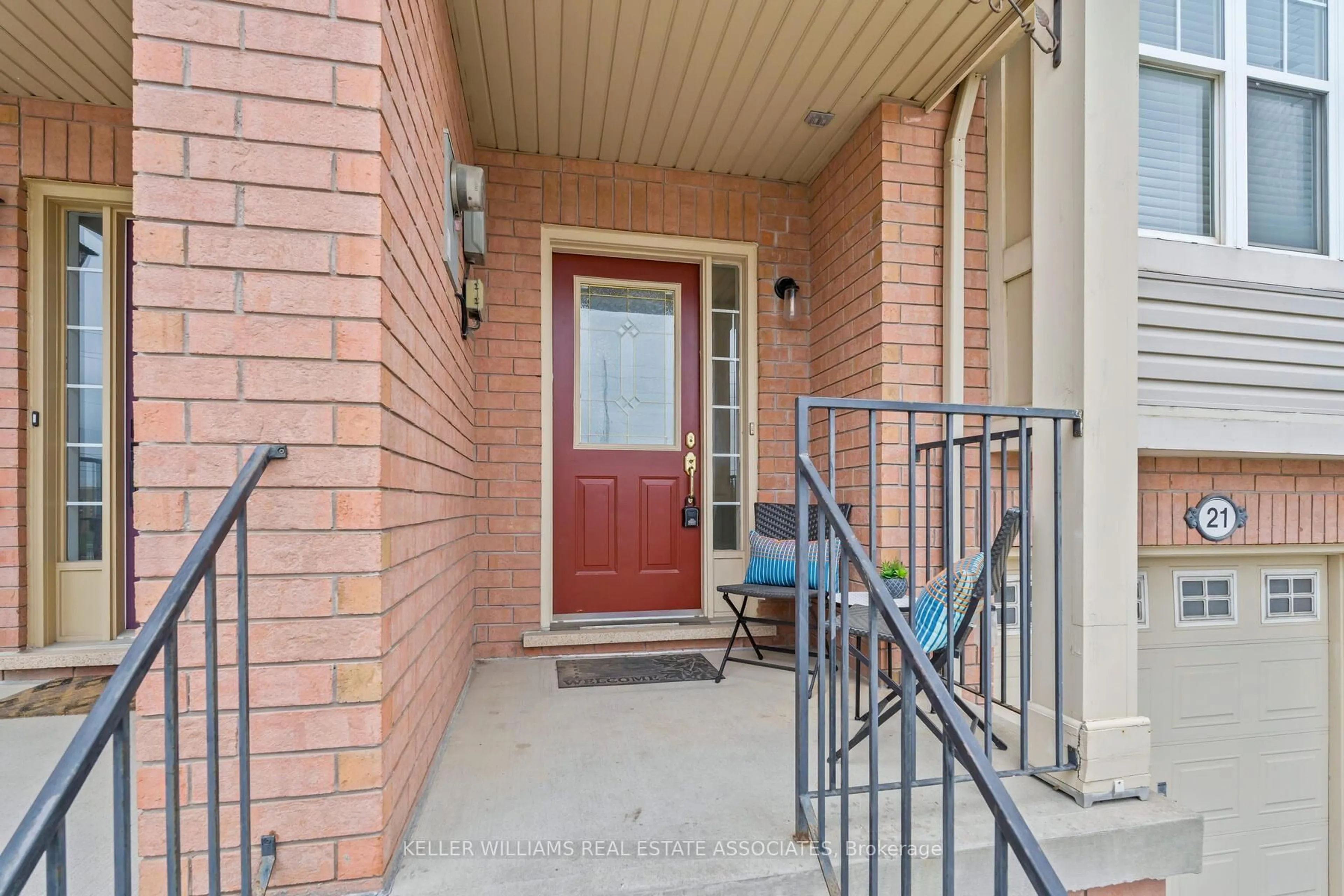 Indoor entryway for 21 Seed House Lane, Halton Hills Ontario L7G 6K2