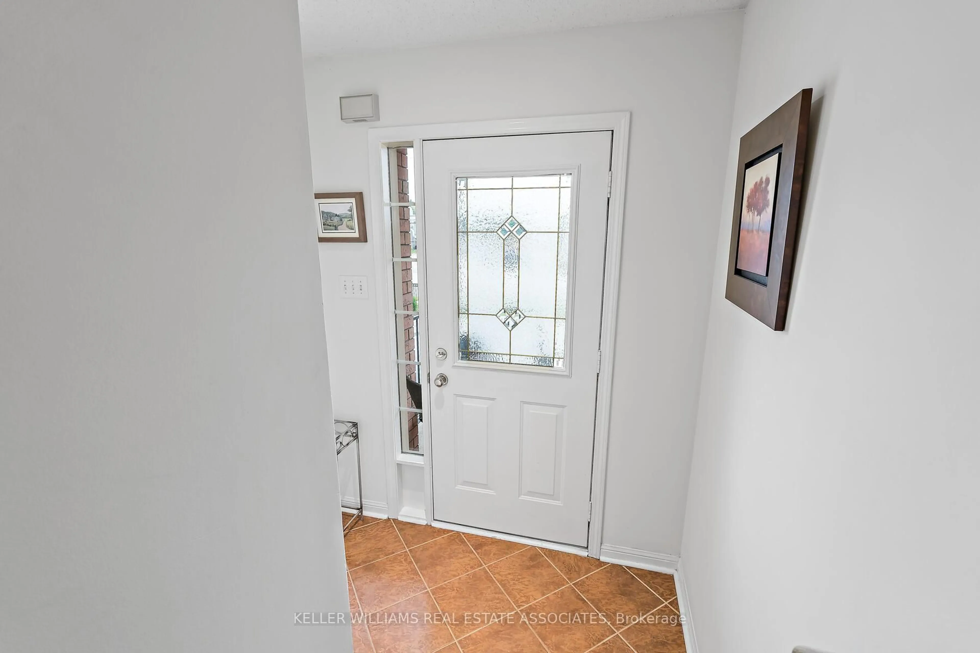 Indoor entryway for 21 Seed House Lane, Halton Hills Ontario L7G 6K2