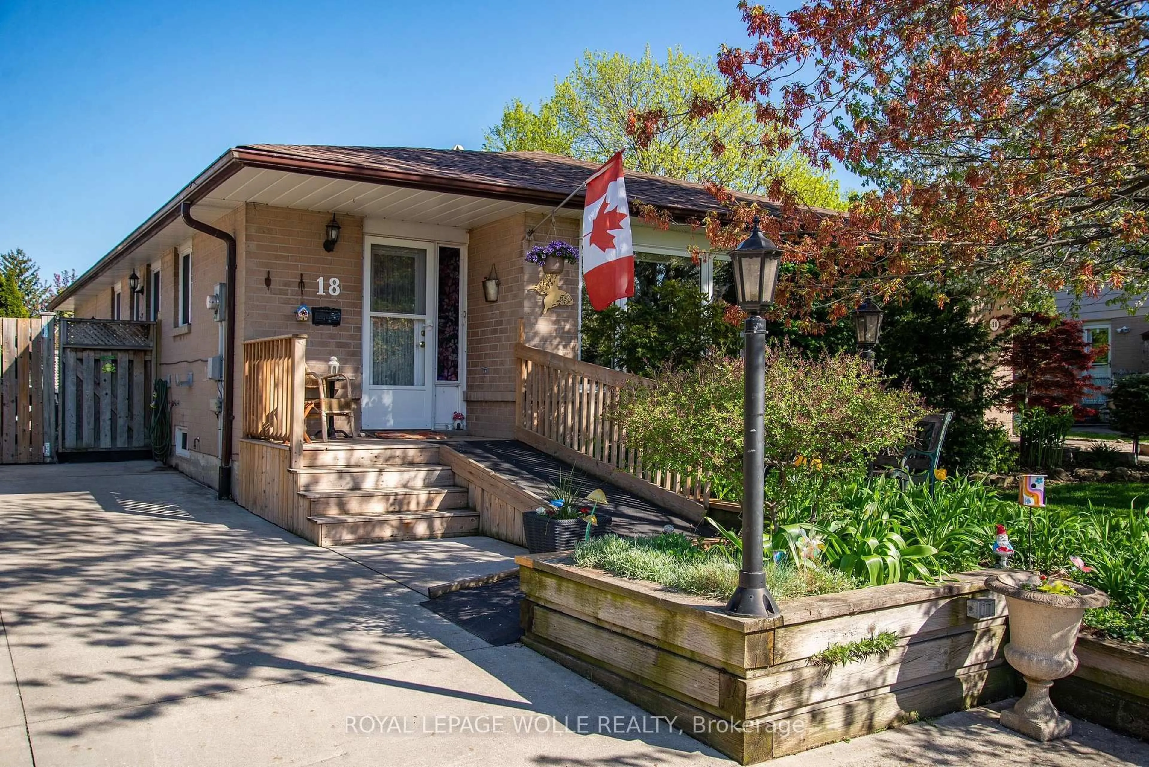 Unknown for 18 Gulliver Cres, Brampton Ontario L6S 1S9