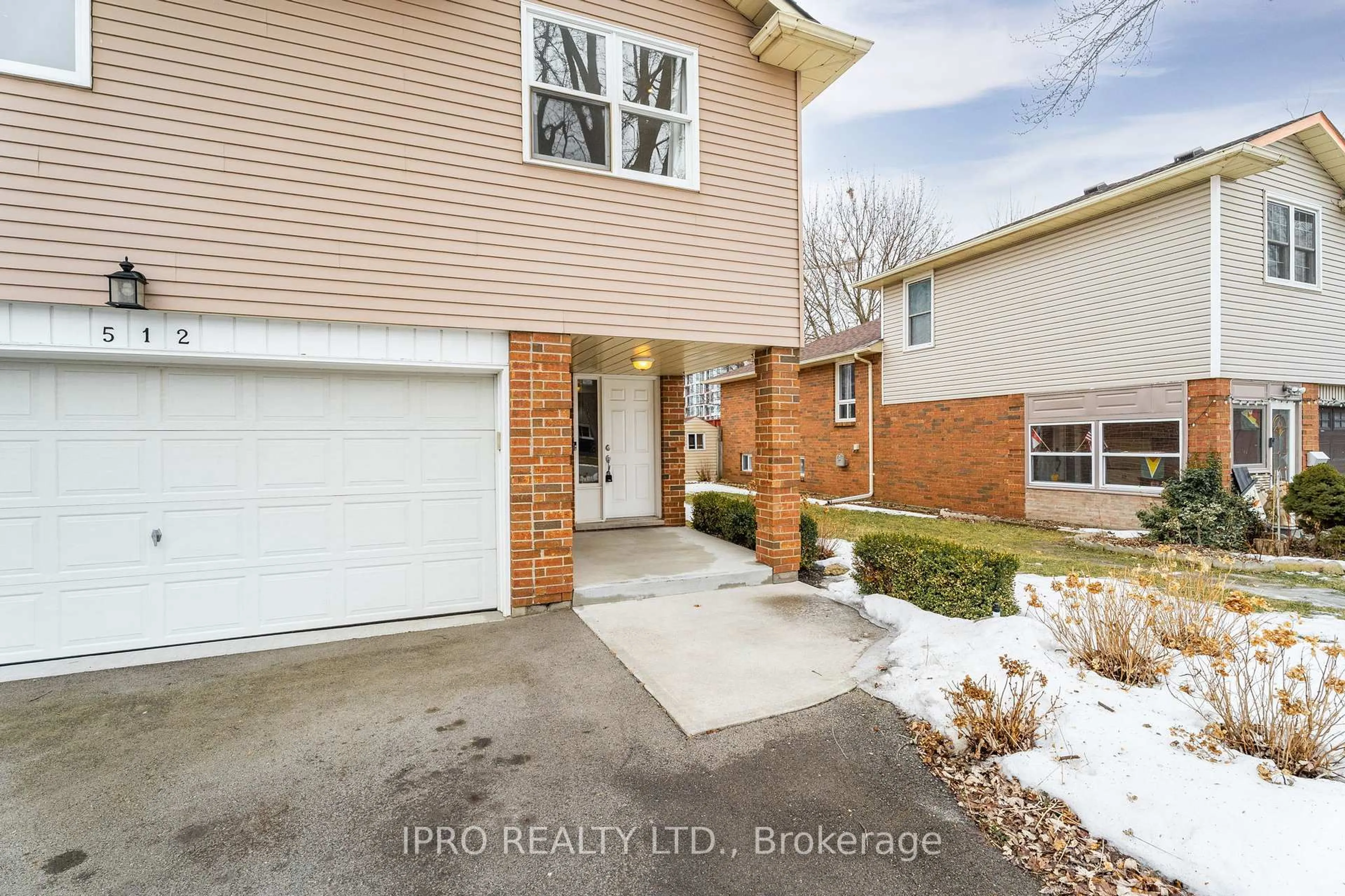 Home with brick exterior material, street for 512 Mary St, Burlington Ontario L7T 2V3