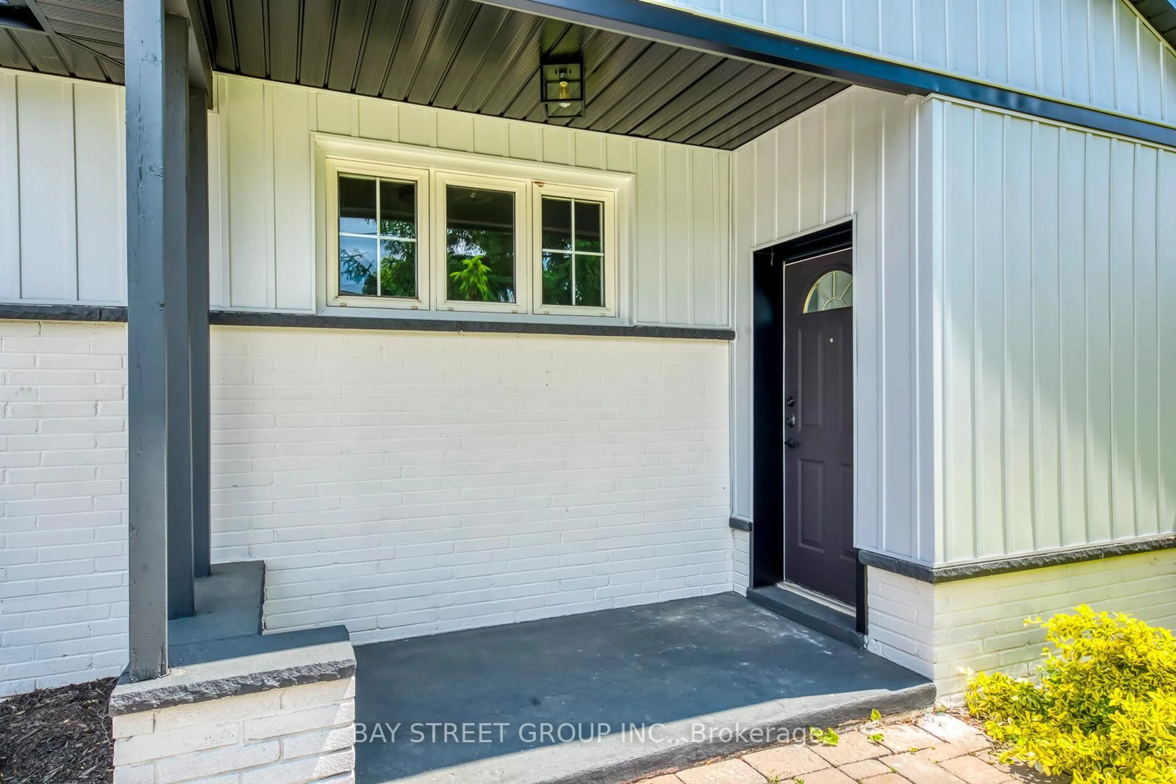 Indoor entryway for 445 Samford Pl, Oakville Ontario L6L 4E7