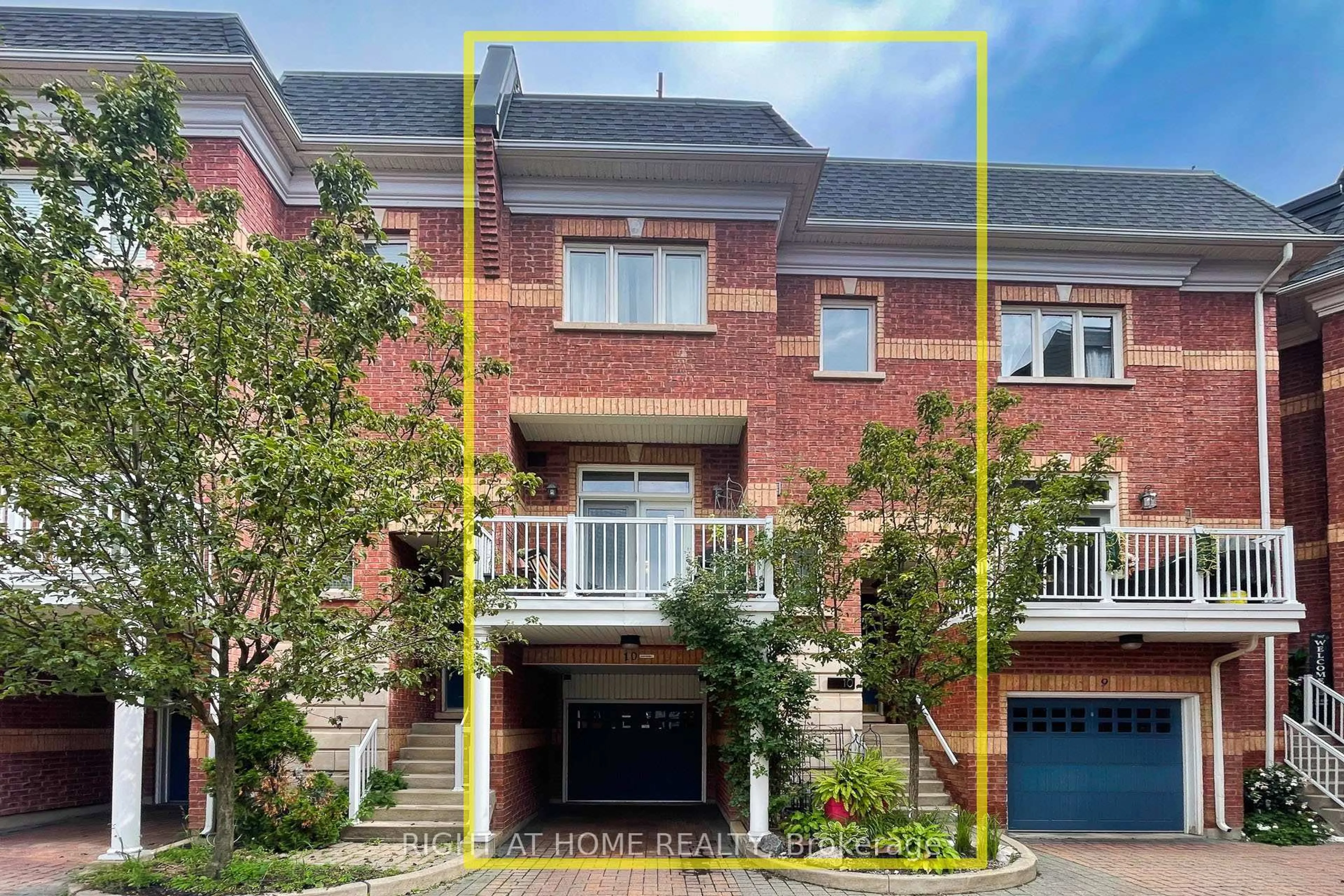 Home with brick exterior material, street for 120 BRONTE Rd #10, Oakville Ontario L6L 3C1