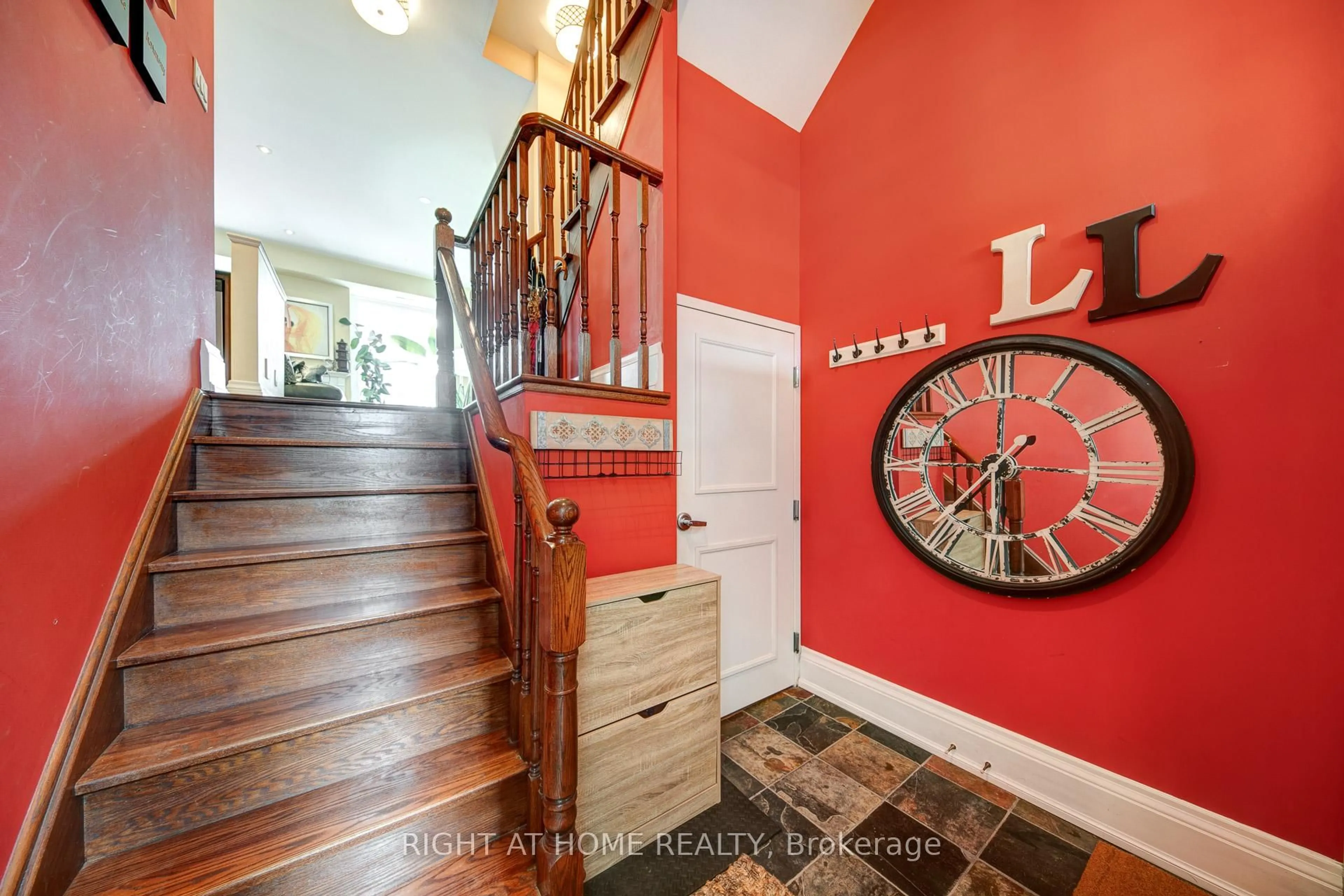 Indoor entryway for 120 BRONTE Rd #10, Oakville Ontario L6L 3C1