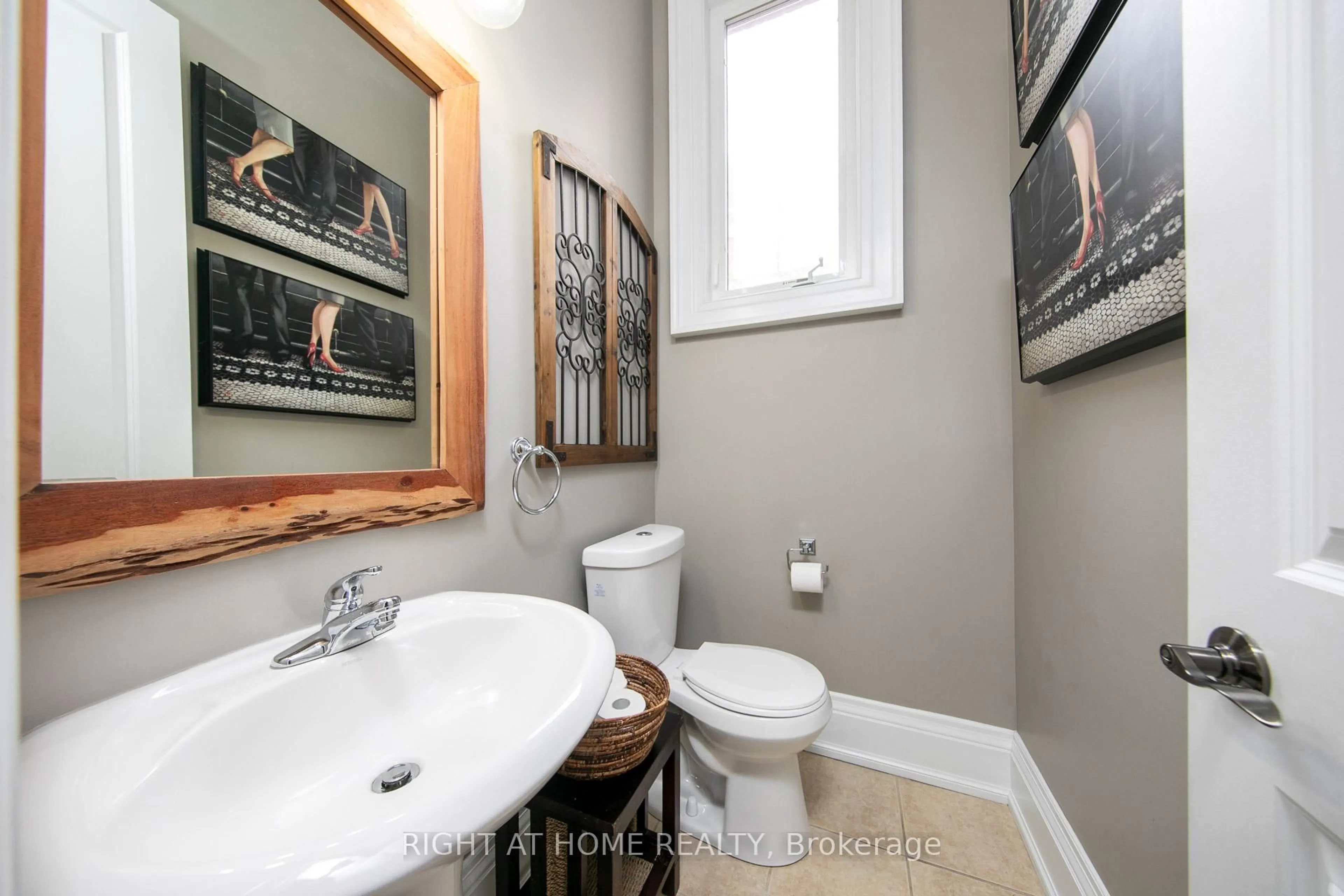 Standard bathroom, ceramic/tile floor for 120 BRONTE Rd #10, Oakville Ontario L6L 3C1