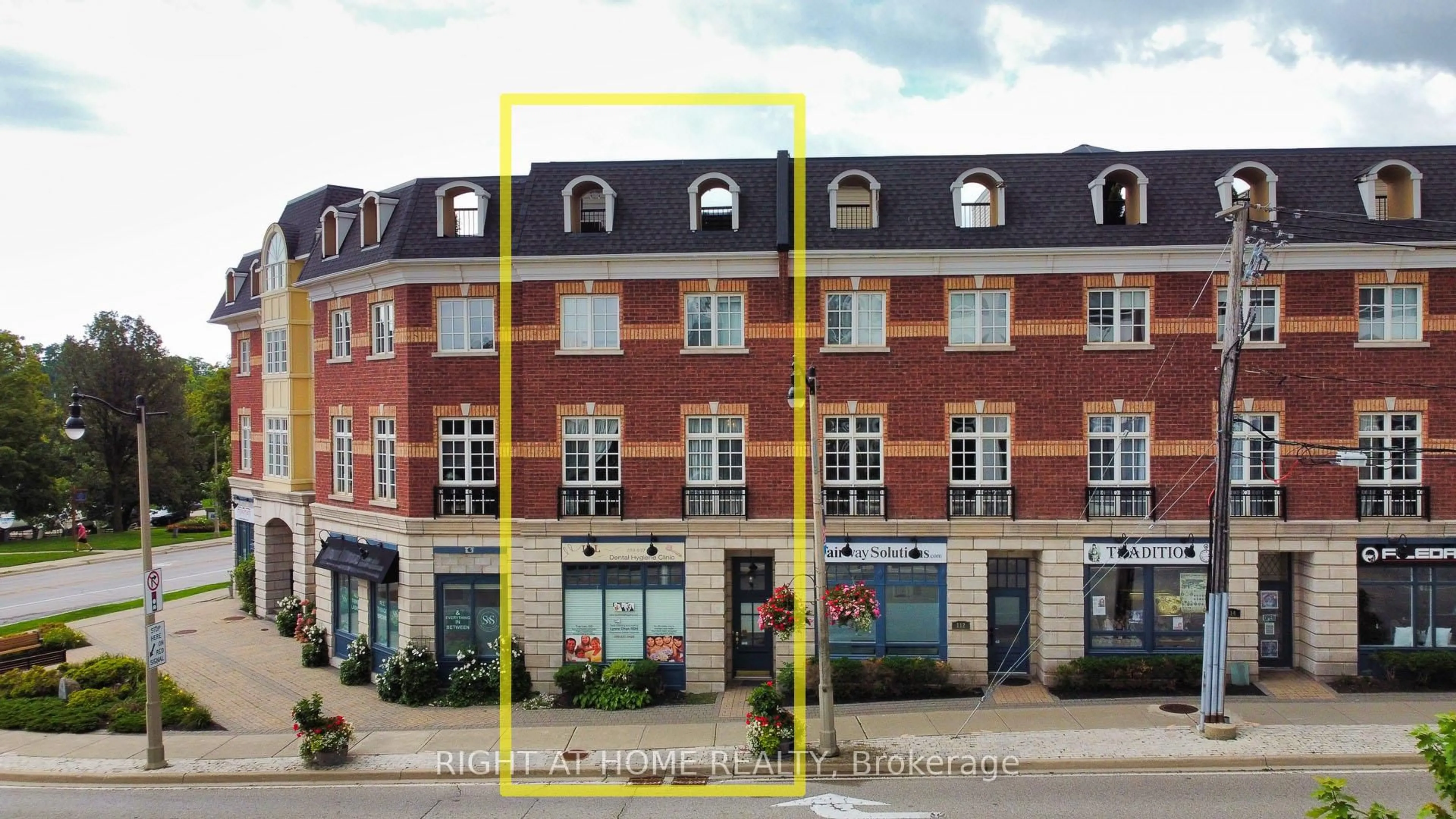Blurry image for 120 BRONTE Rd #10, Oakville Ontario L6L 3C1