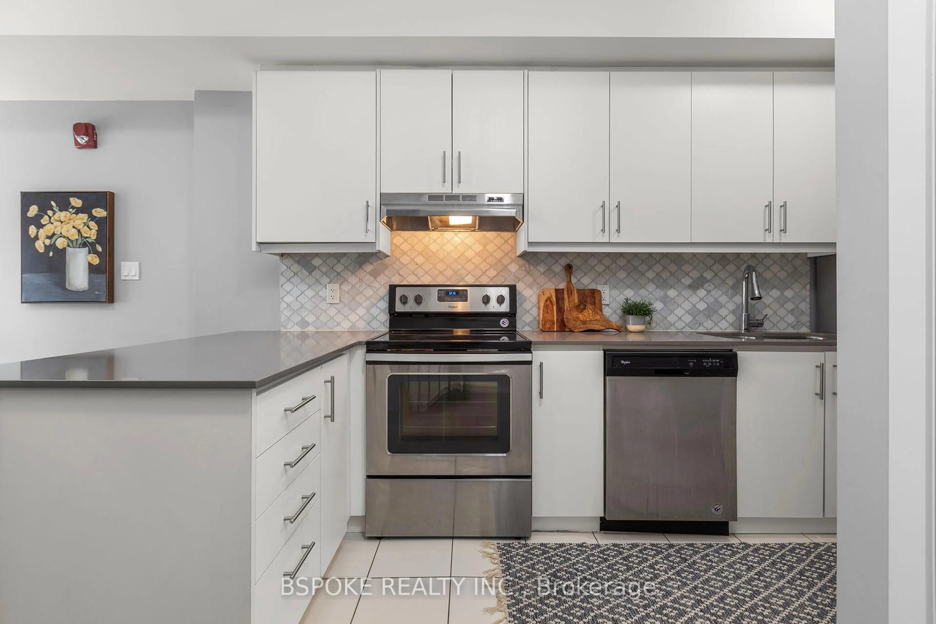 Standard kitchen, ceramic/tile floor for 2063 Weston Rd #11, Toronto Ontario M9N 1X7