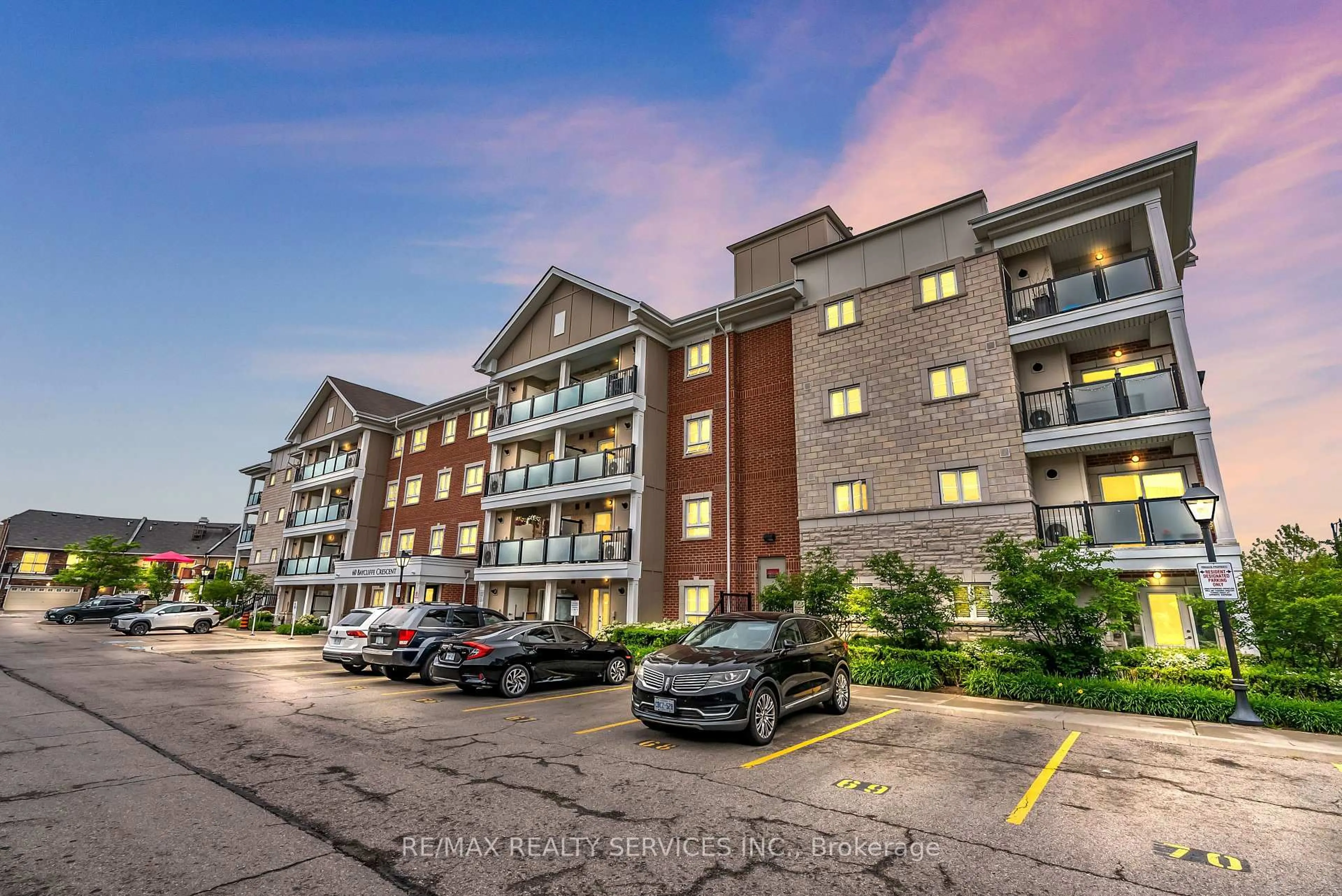 A pic from outside/outdoor area/front of a property/back of a property/a pic from drone, building for 60 Baycliffe Cres #104, Brampton Ontario L7A 0Z4